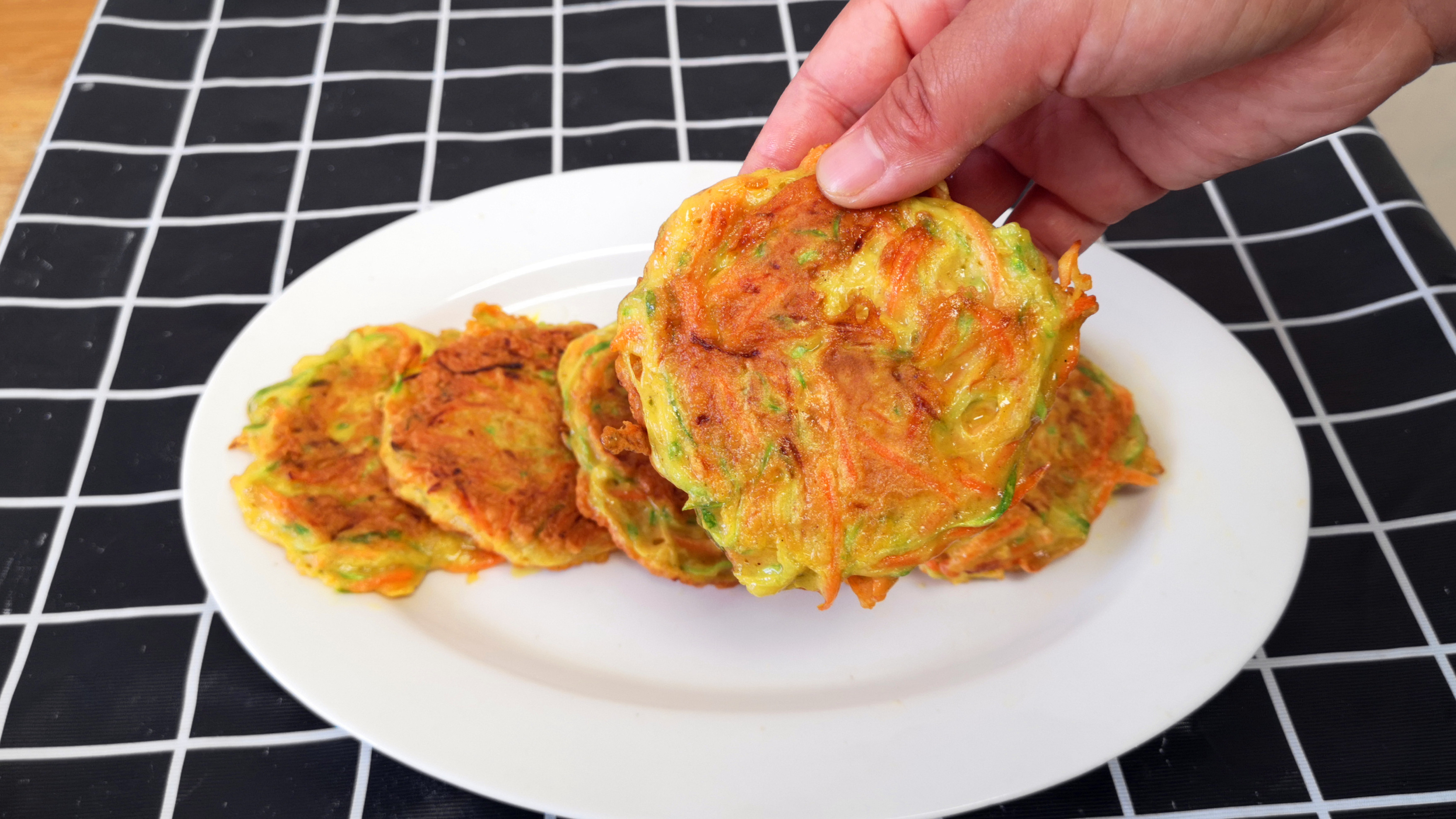 最简单早餐饼做法，手不沾面筷子一搅，全程3分钟搞定，营养好吃