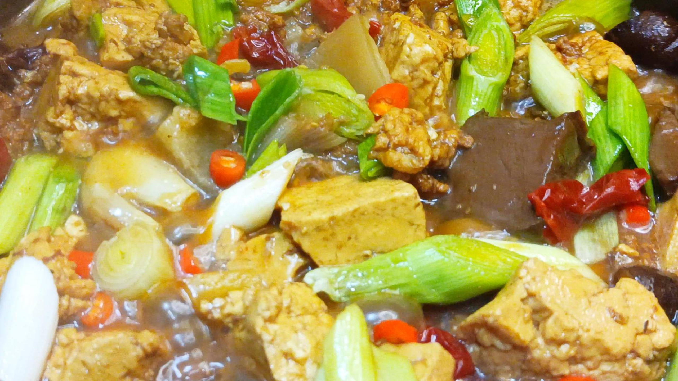 最适合冬天吃的一道菜,鸭血豆腐煲,滑嫩鲜香