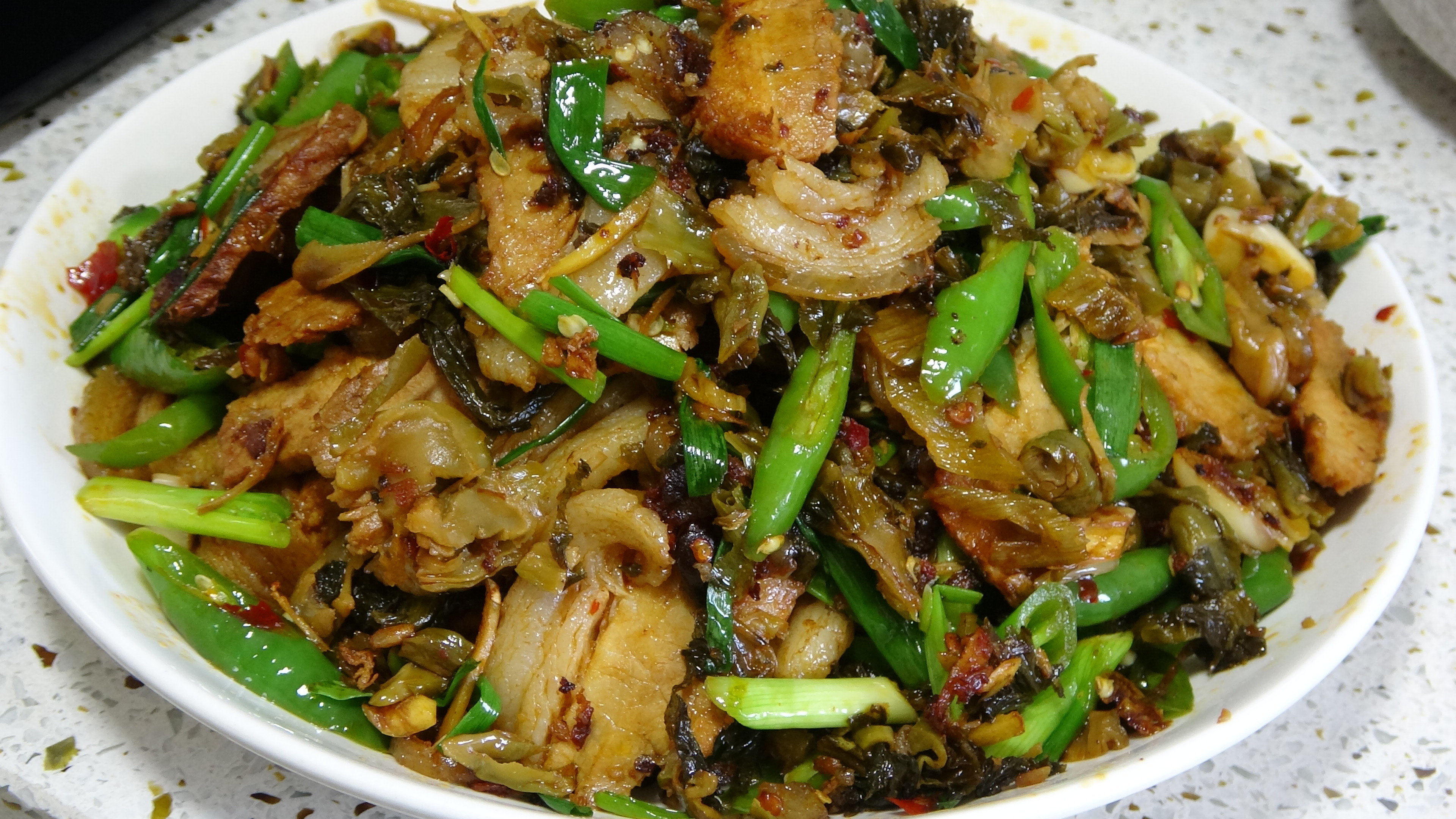 四川特色菜“咸菜炒肉”,肉香下饭,越吃越过瘾,收藏起来哦