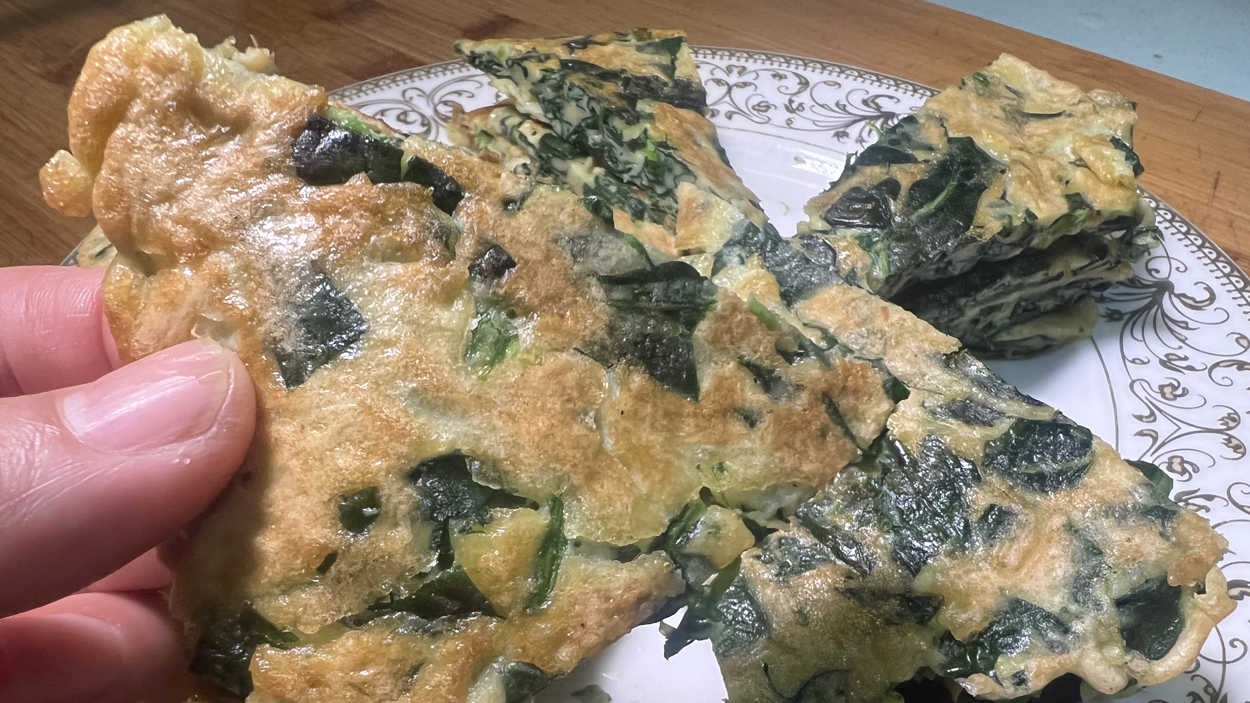 不喜欢吃菠菜可以试试这样做,加仨鸡蛋,外酥里嫩,简单好做好吃