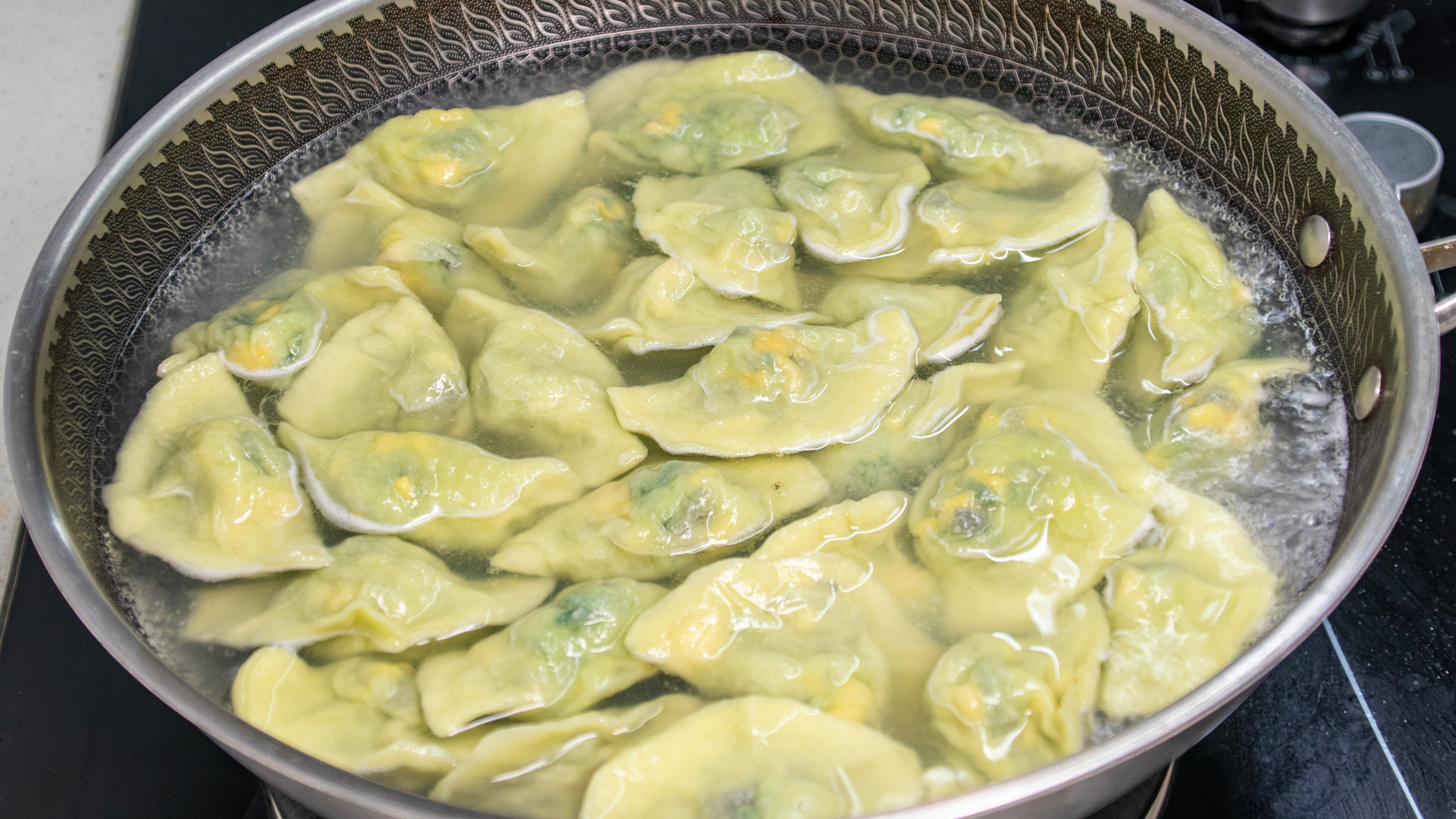 入伏后我家常吃这馅饺子,调馅技巧简单,清香鲜美比肉馅的还好吃