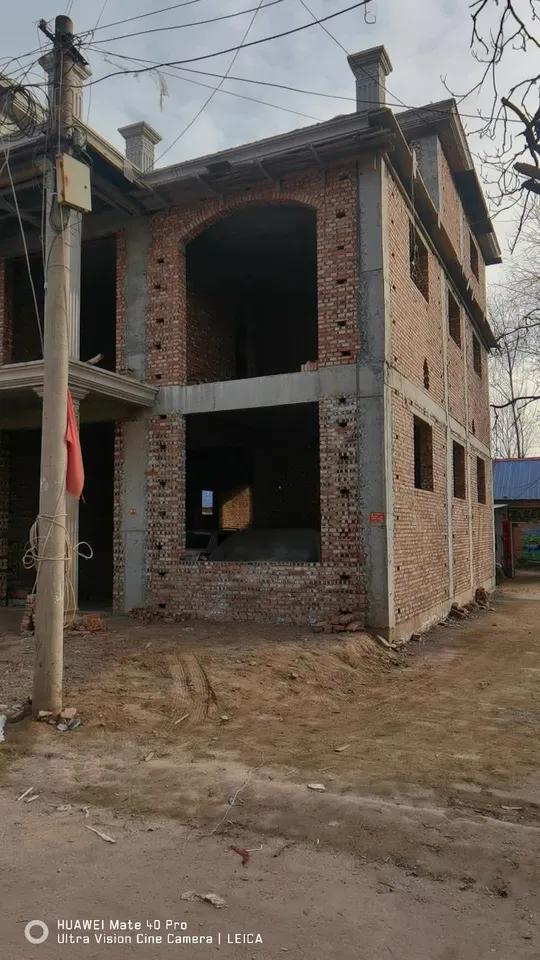 建房选择了经济实惠的砖混结构,很多人都说框架结构结实牢固,到房子