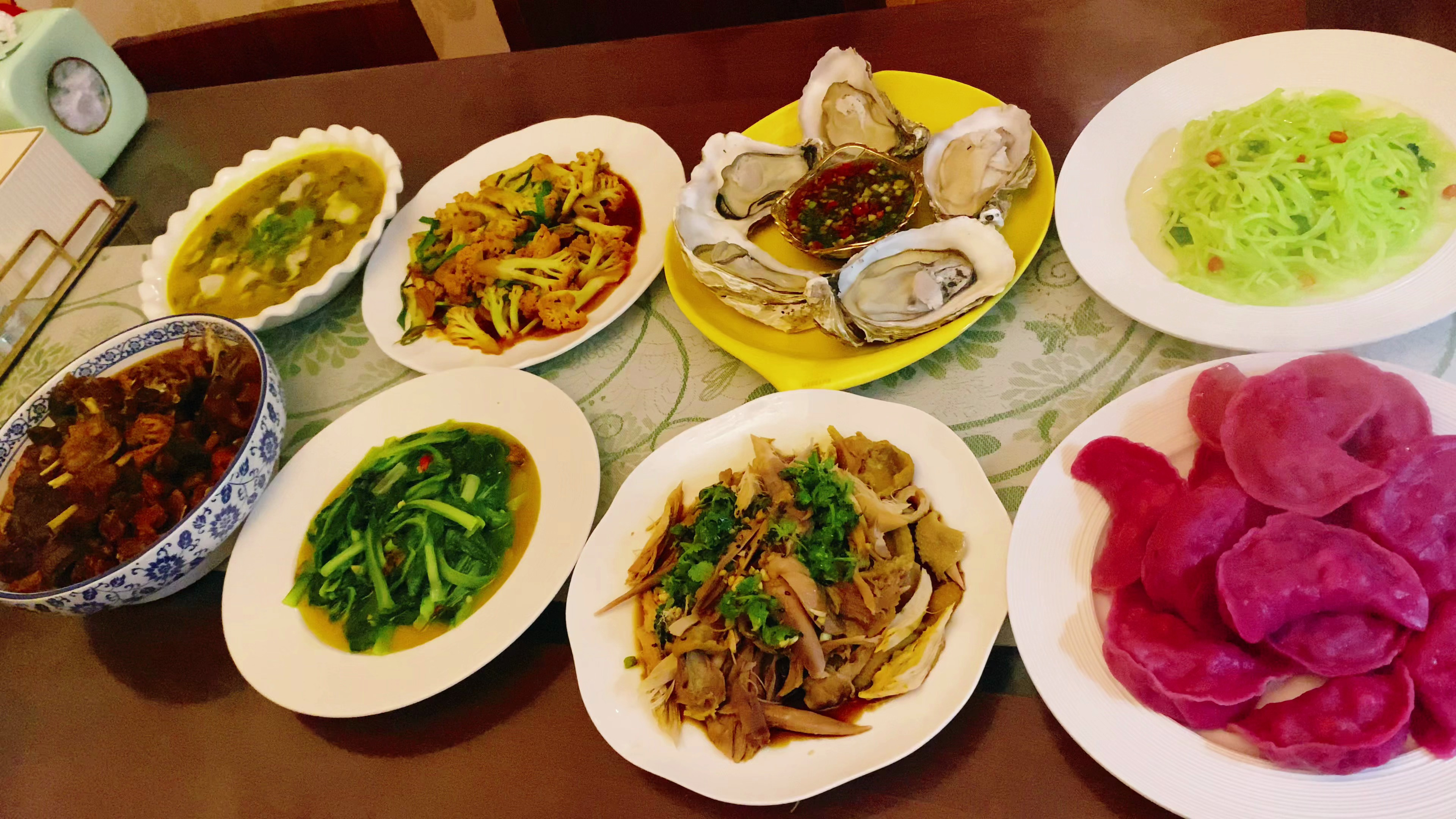 婆婆生日做了8个菜，还做了婆婆爱吃的饺子，婆婆吃的特别开心