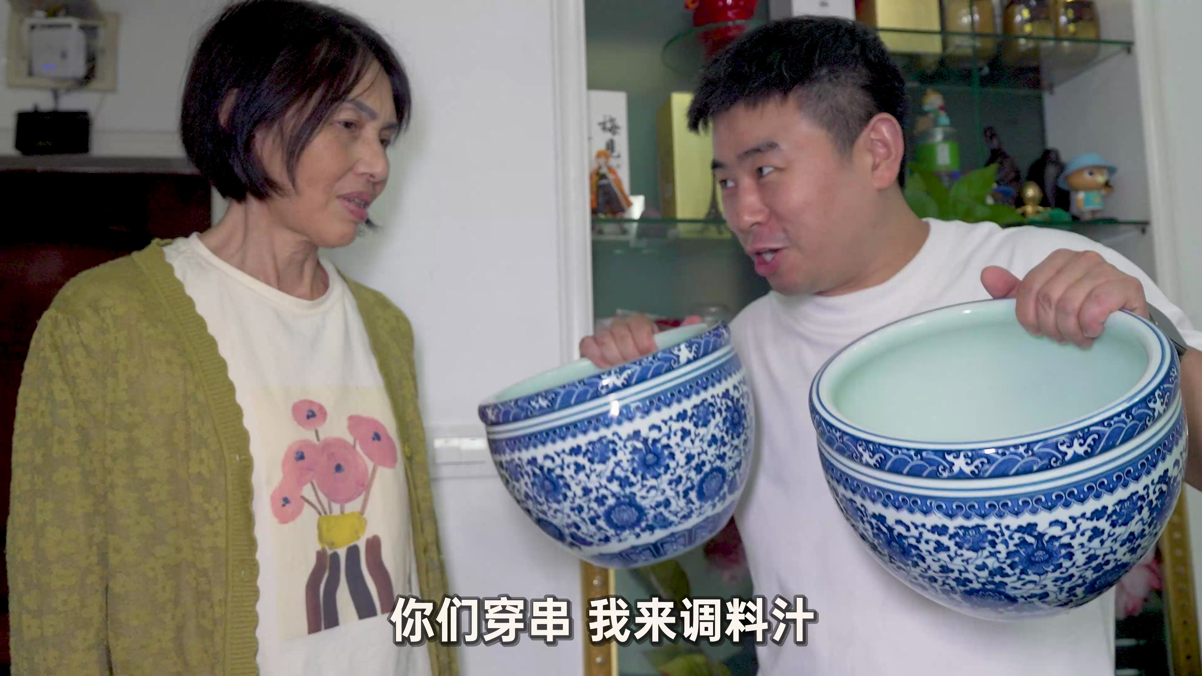 小店开业在即,老公煮乐山钵钵鸡,不料出现小意外,还好有丈母娘