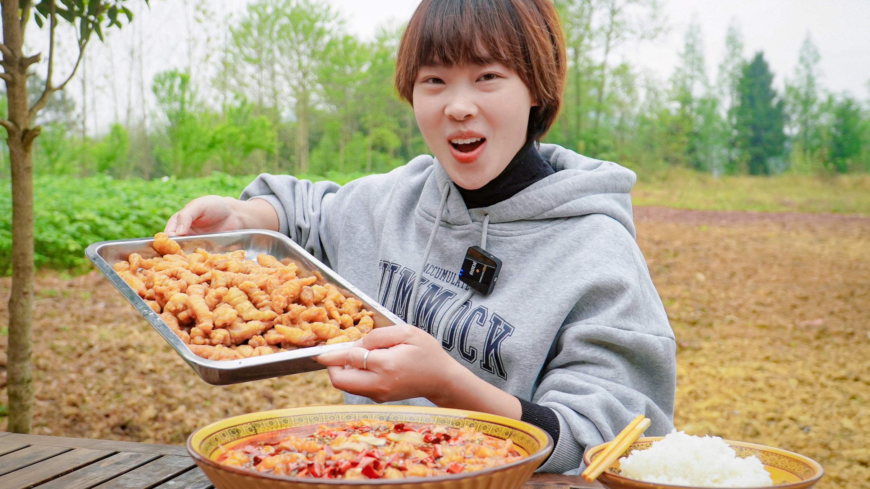 降温了好冷哦,秋妹来弄个水煮酥肉吃,鲜香麻辣暖和又过瘾,巴适
