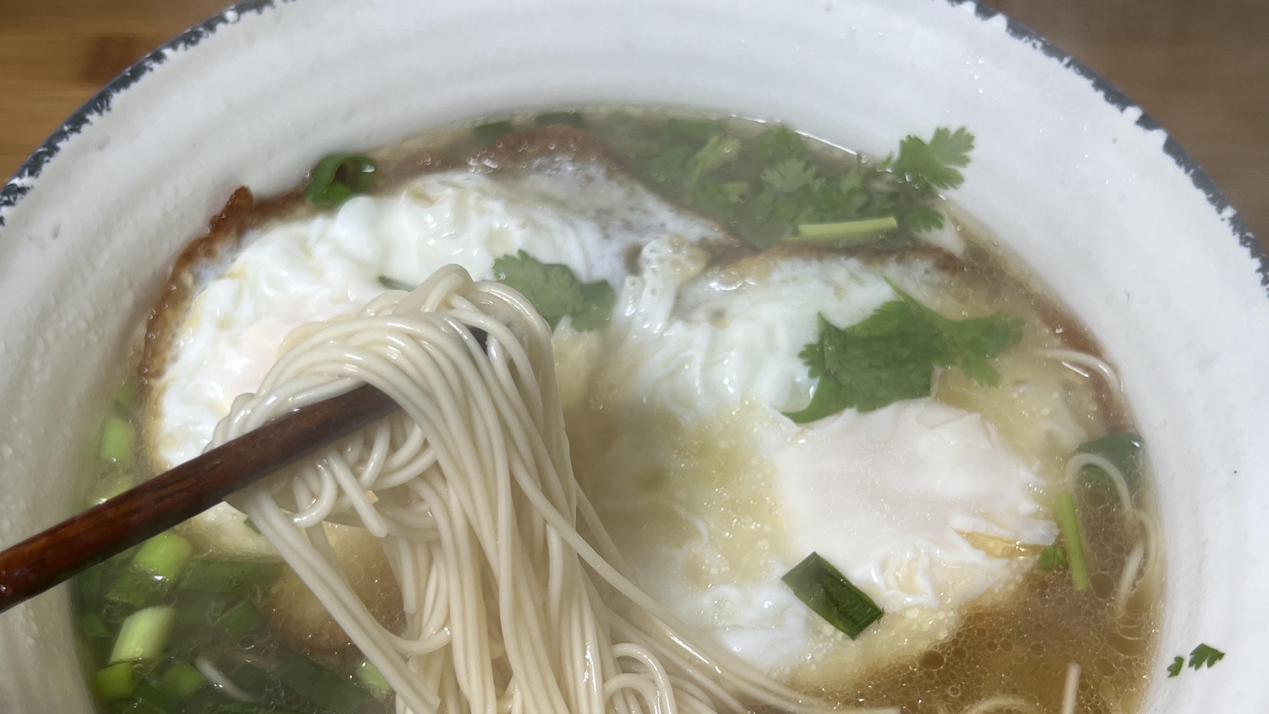 5分钟搞定的阳春面来啦,食材简单,要想好吃记住两点,汤鲜味美