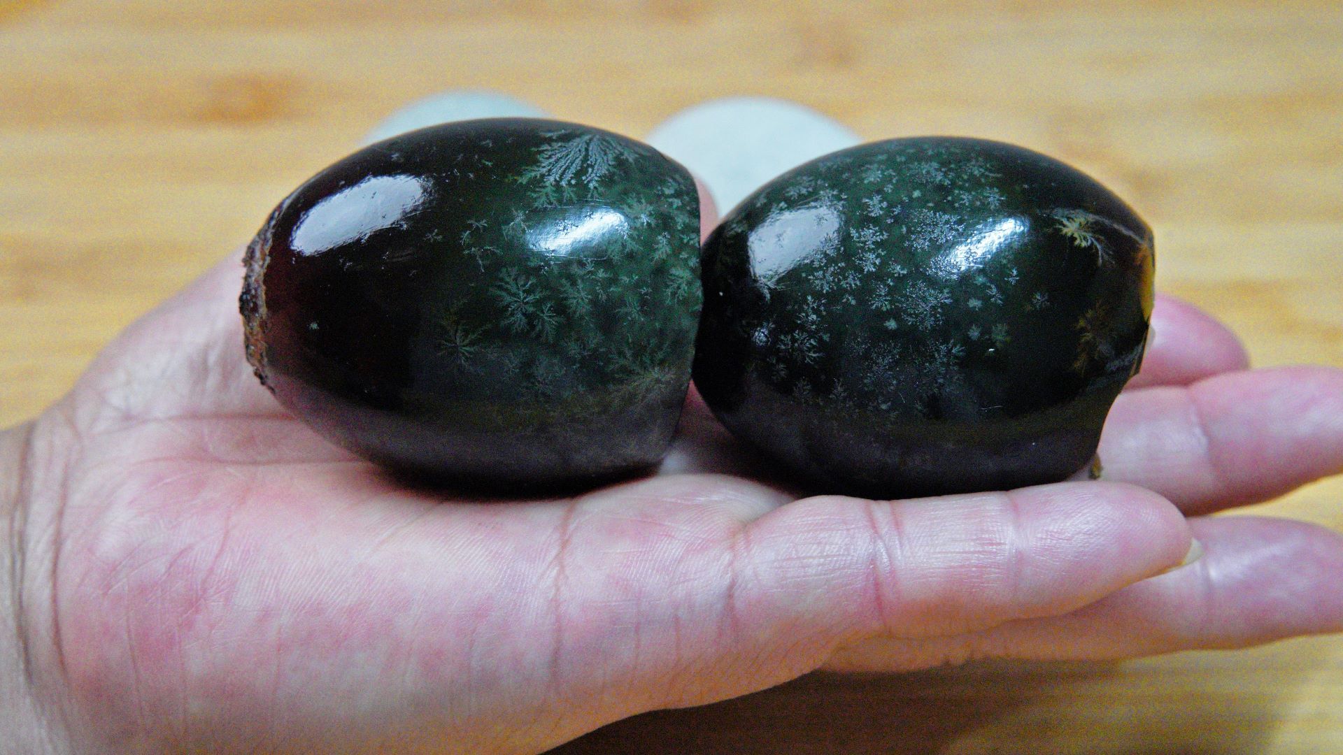 吃皮蛋时,多加一步更美味,餐桌上不可少的小凉菜,看完流口水了