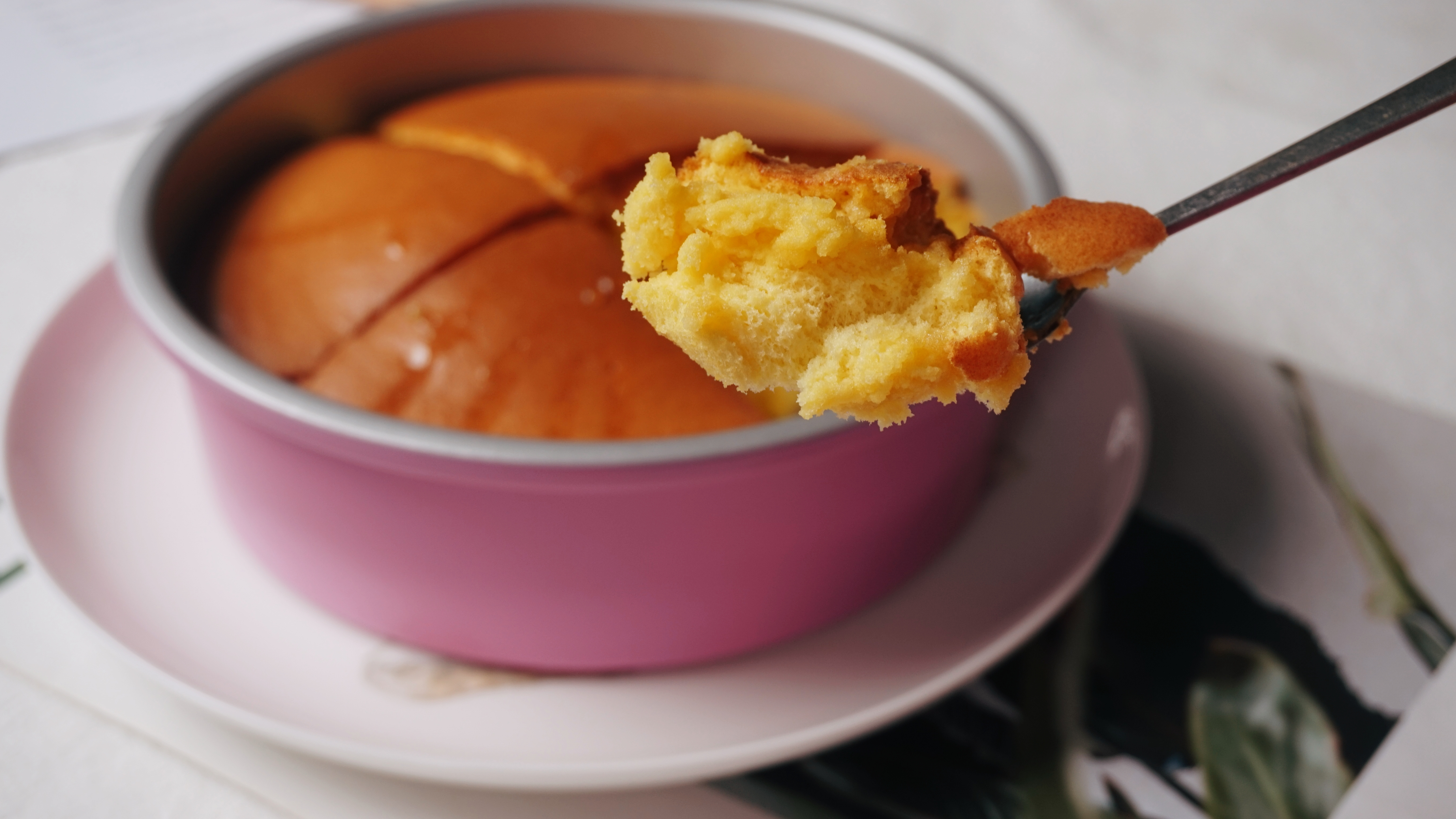 用空气炸锅做的无油蜂蜜蛋糕,口感轻盈、入口即化