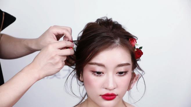 油畫風鮮花編發 武漢有名的化妝學校