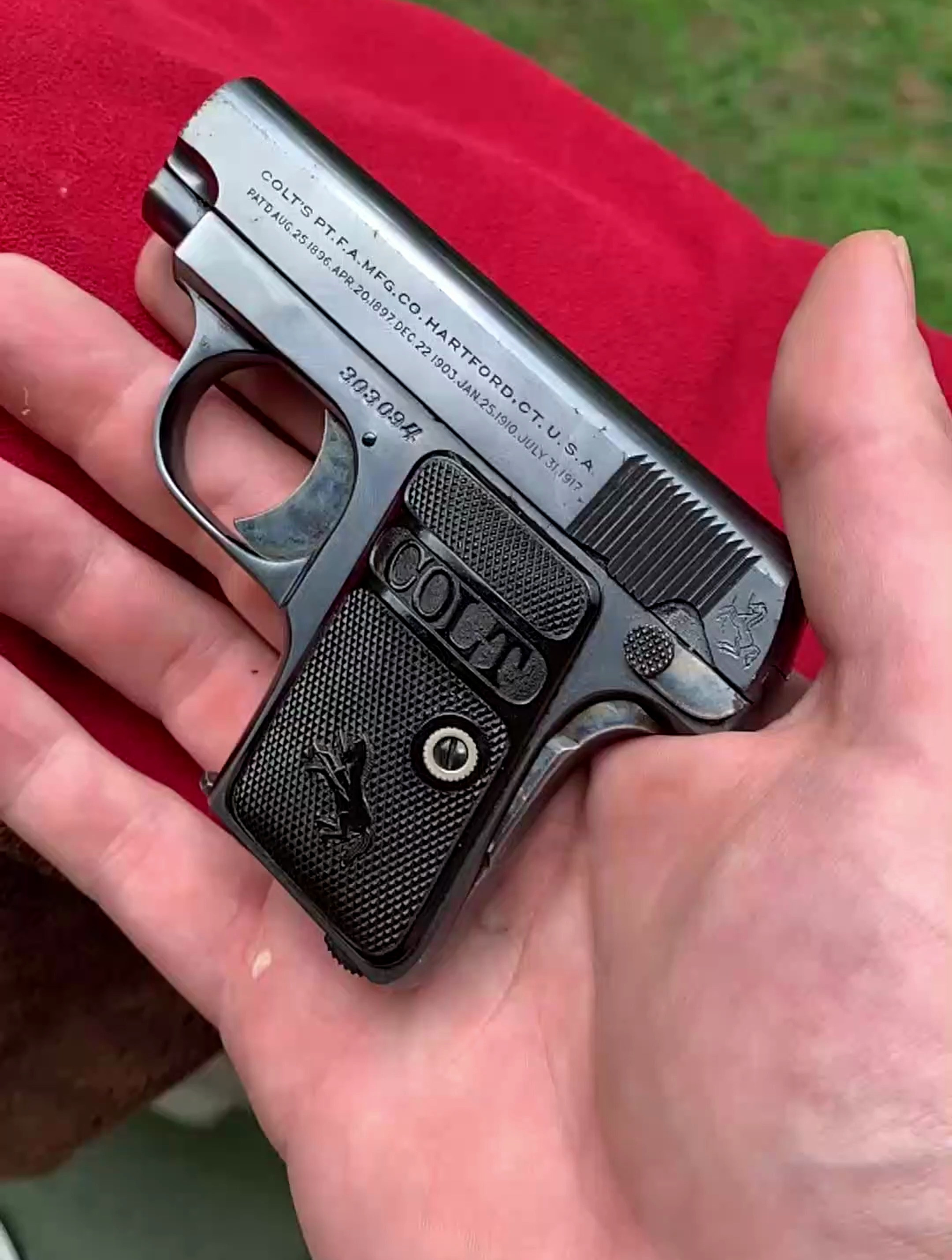马牌撸子"缩水"了?握把同样有一匹马,柯尔特m1908口袋手枪