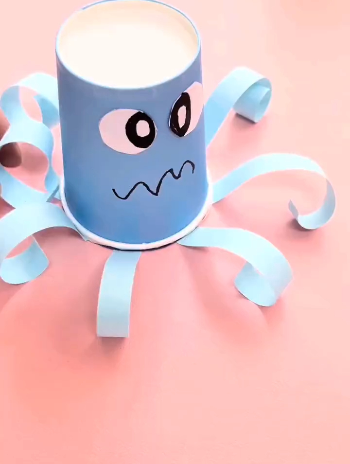 用一个一次性纸杯做章鱼,快带上你家宝贝一起动起来吧-度小视