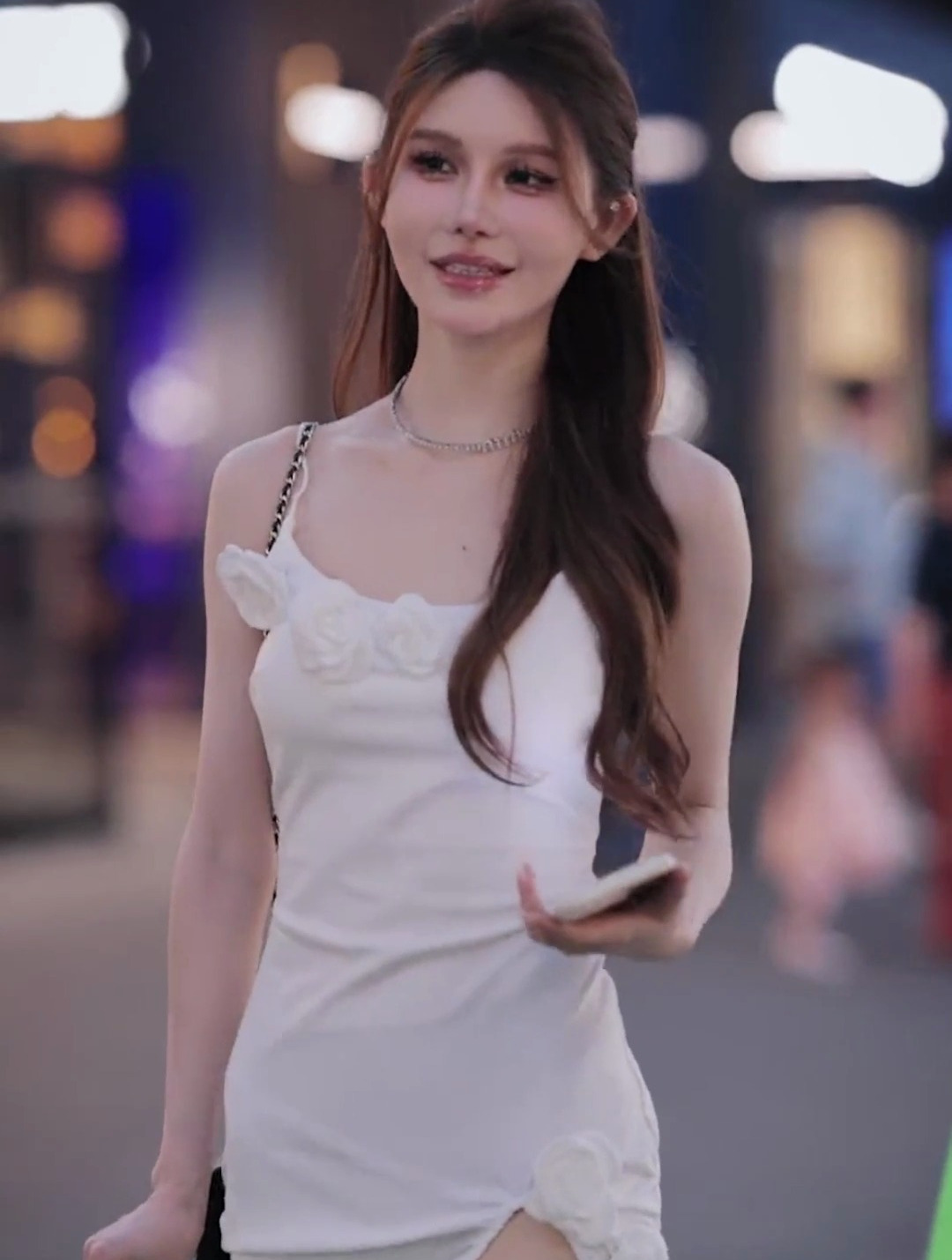 小姐姐这裙子,好显身材啊