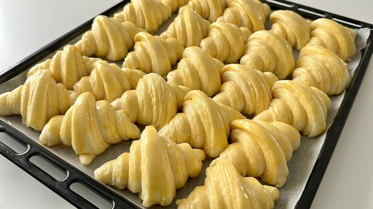 上瘾了!如果你有面粉和牛奶,一定要试试这个松软拉丝的牛角面包