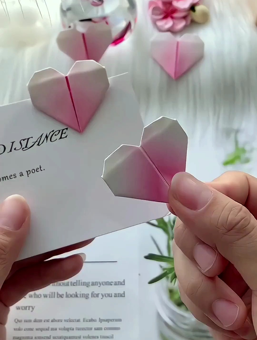 三秒钟就可以学会的爱心书签 折纸教程 如何用纸折爱心