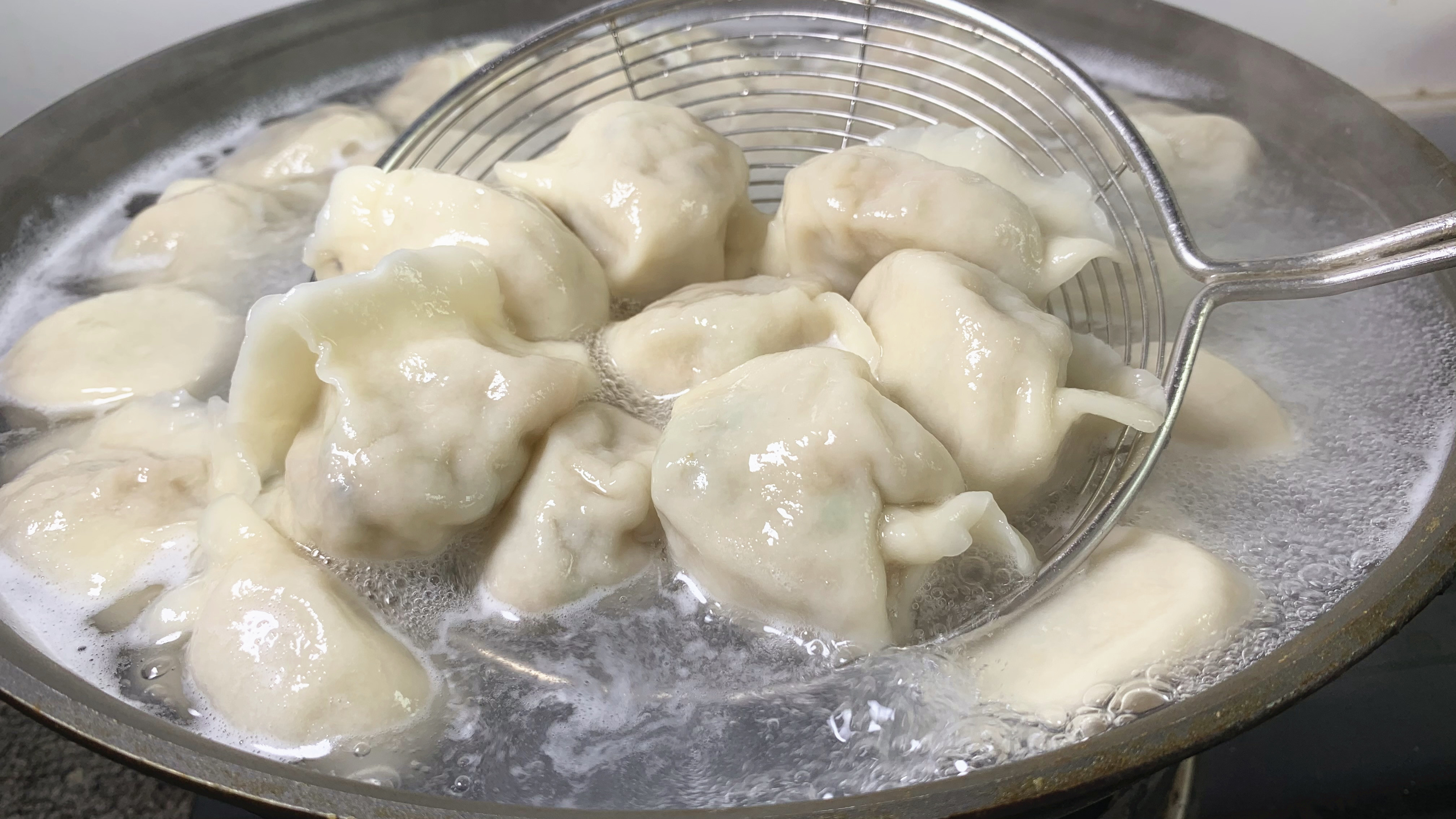 今天用冬瓜包饺子，实在太好吃了，教你调馅方法，咬一口鲜嫩多汁