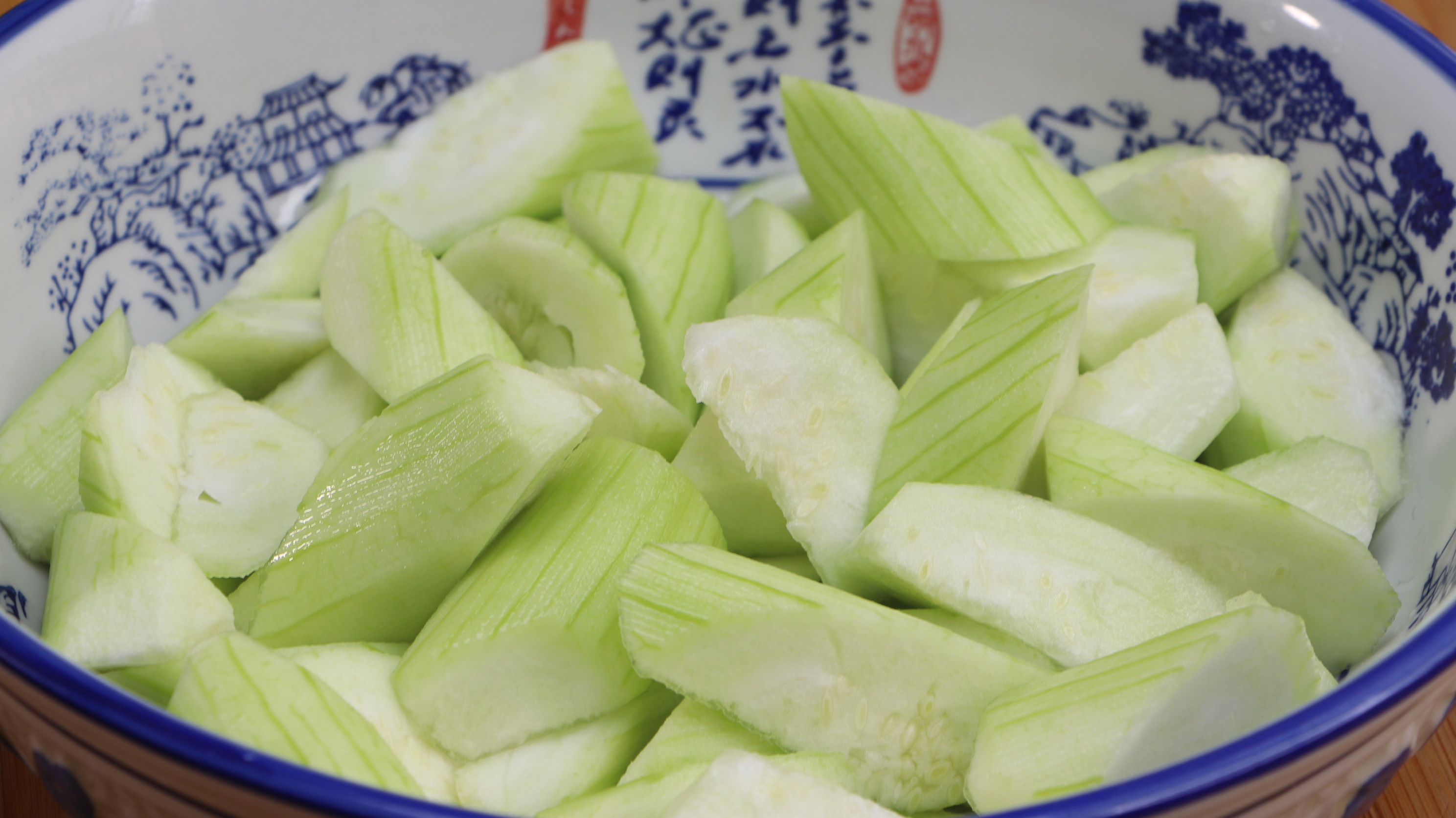 做丝瓜汤时,少油少盐少调料味道鲜美,3天两头喝不腻