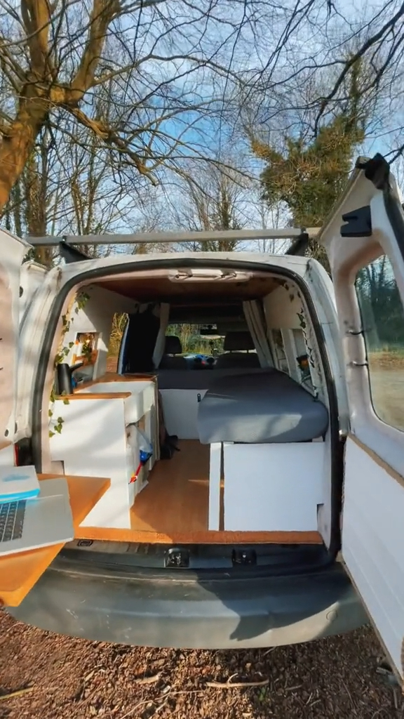 床车 床车改装 露营车 房车 vanlife