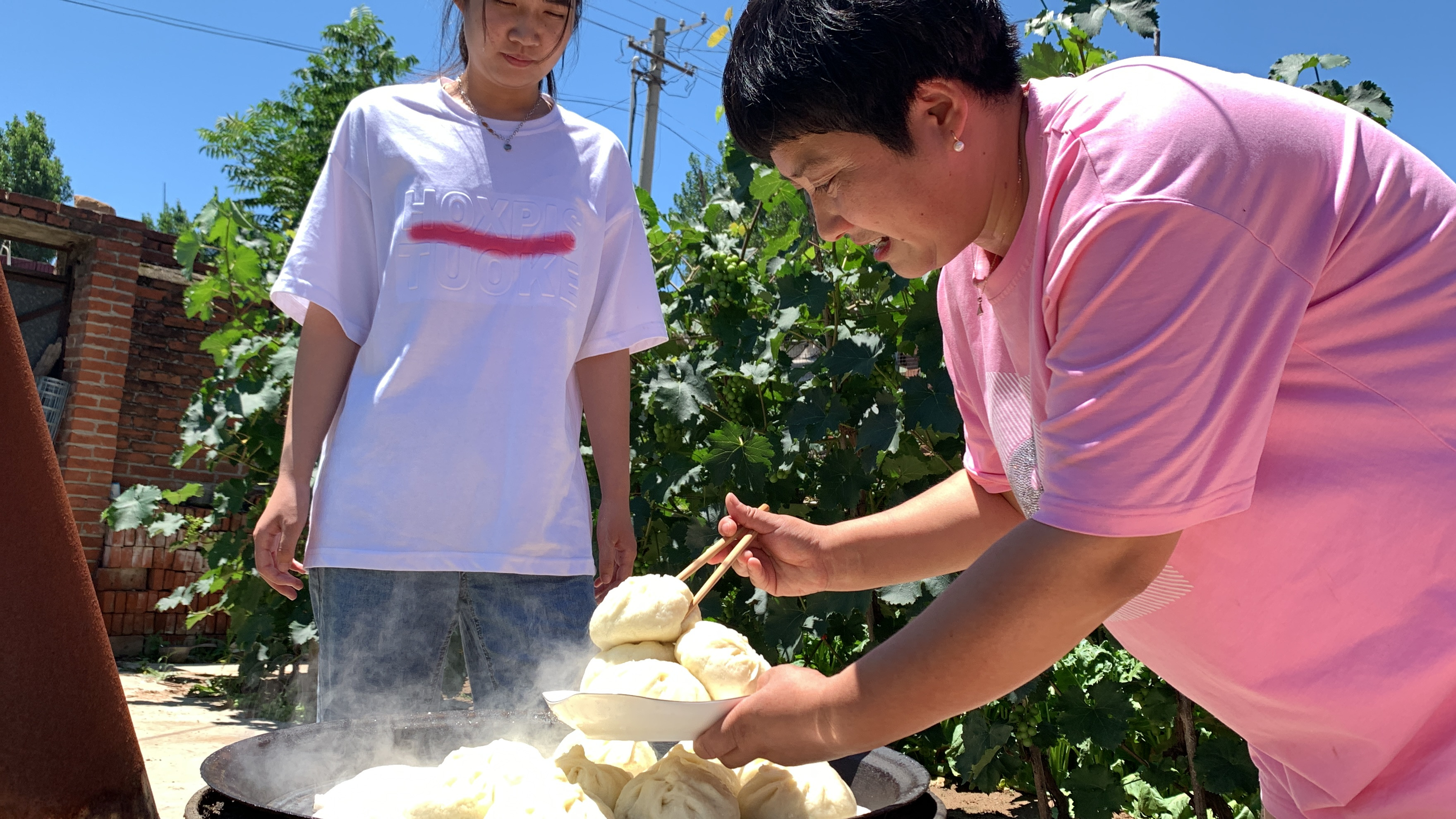看我今天做的啥馅大包子?皮薄馅大,一咬满口香,好吃过瘾