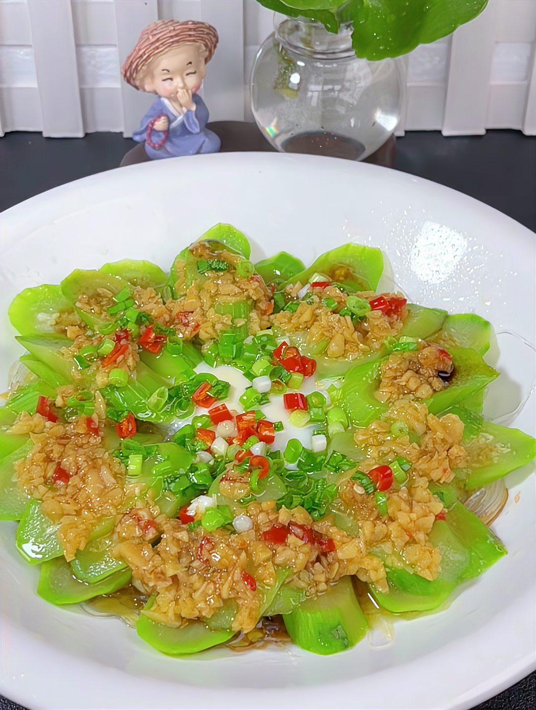 丝瓜别总炒着吃,就像我这样做,做法简单好吃又好看