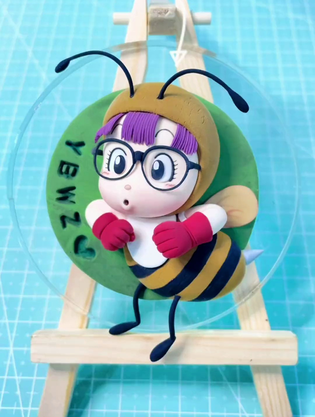 这次捏一个简单的阿拉蕾小蜜蜂造型,没有复杂的细节,大家学起来-度小