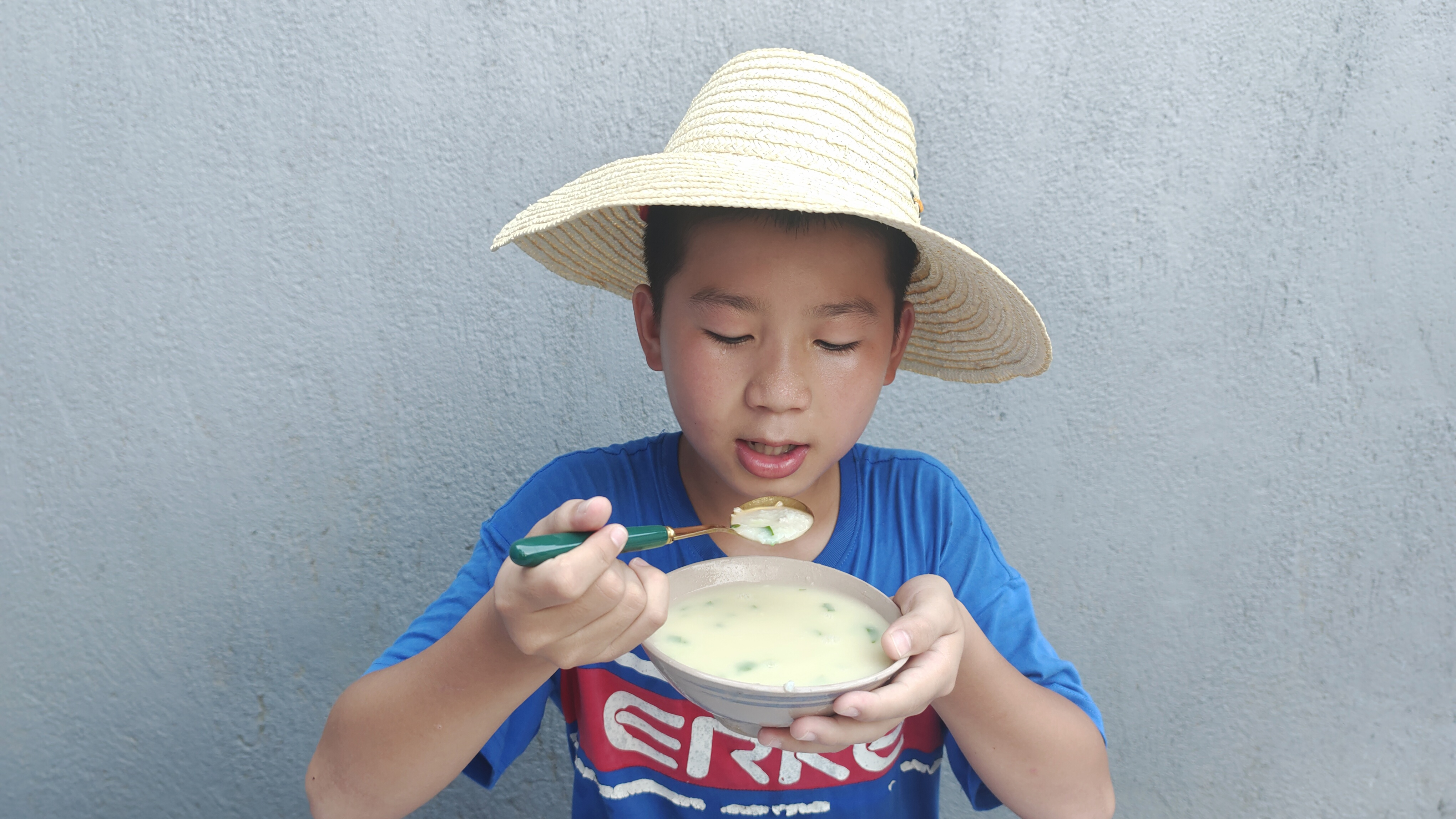 炎炎夏日,煲一锅奶酪营养粥,喝起来真舒服,奶香浓郁