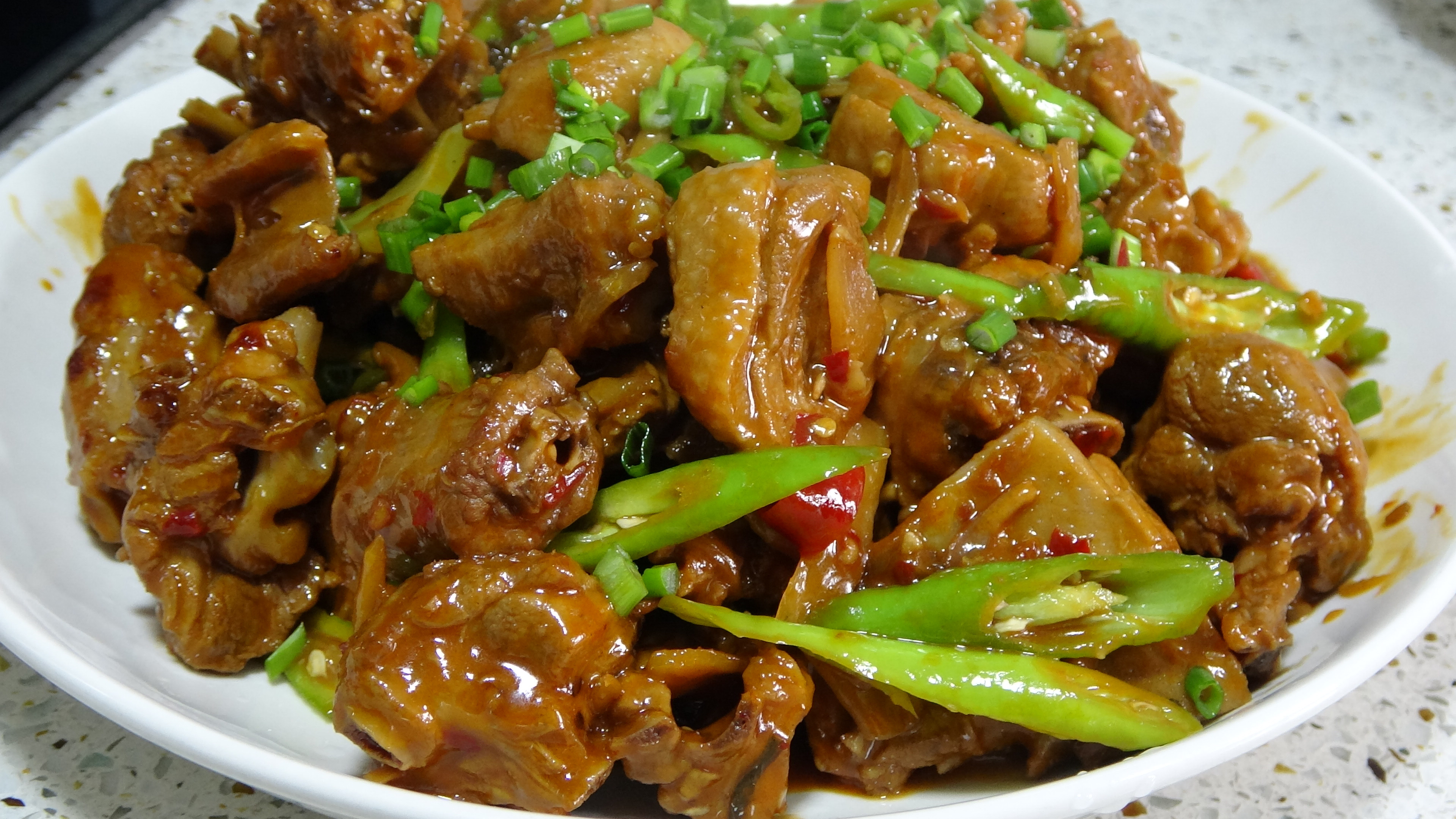 重庆特色家常菜“啤酒鸭”,邓妹教你在家做,配米饭吃,巴适得板