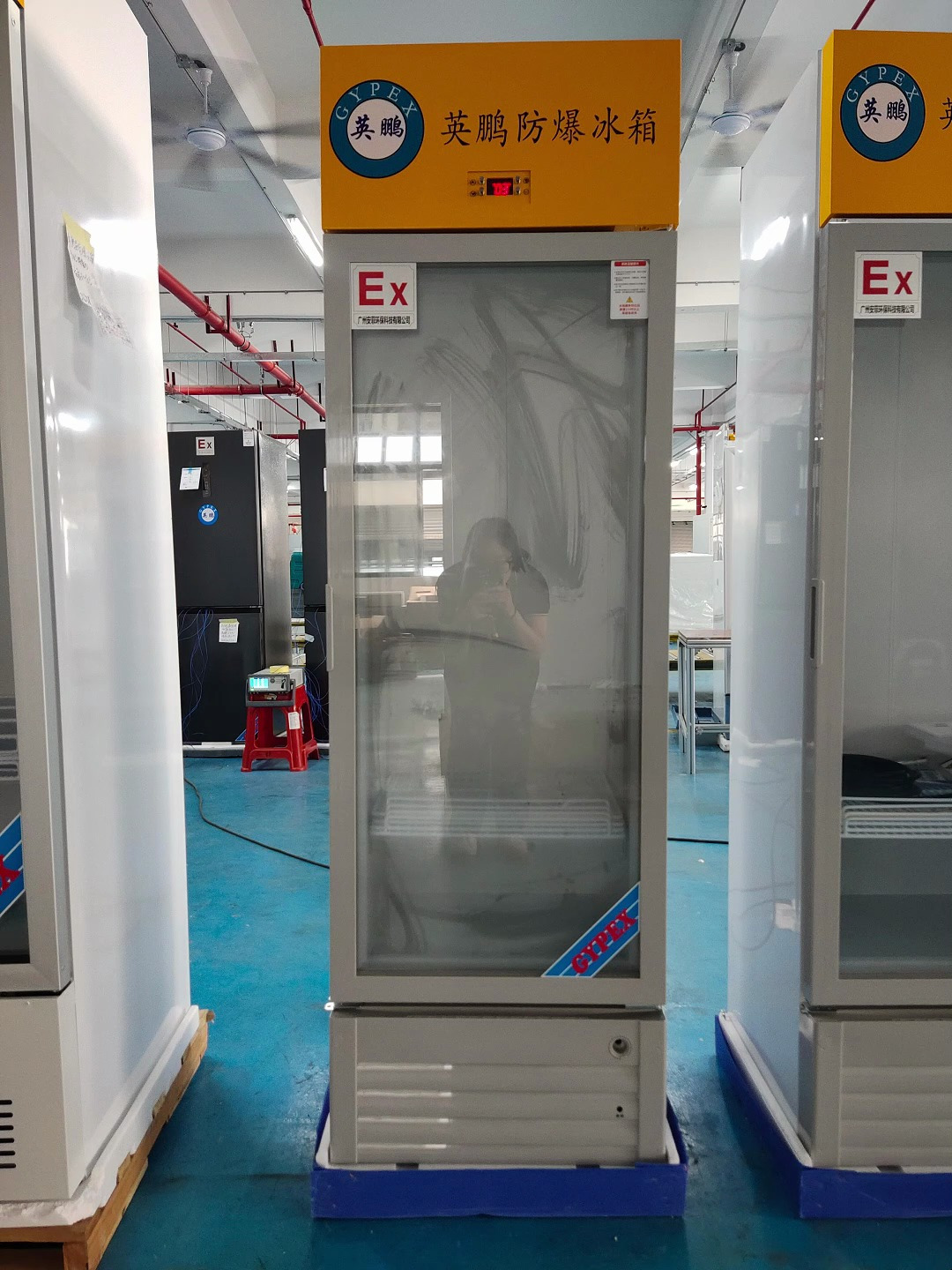 英鹏防爆低温冰箱玻璃门