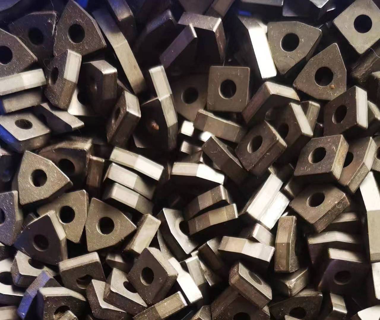 回收合金刀片回收硬质合金价格