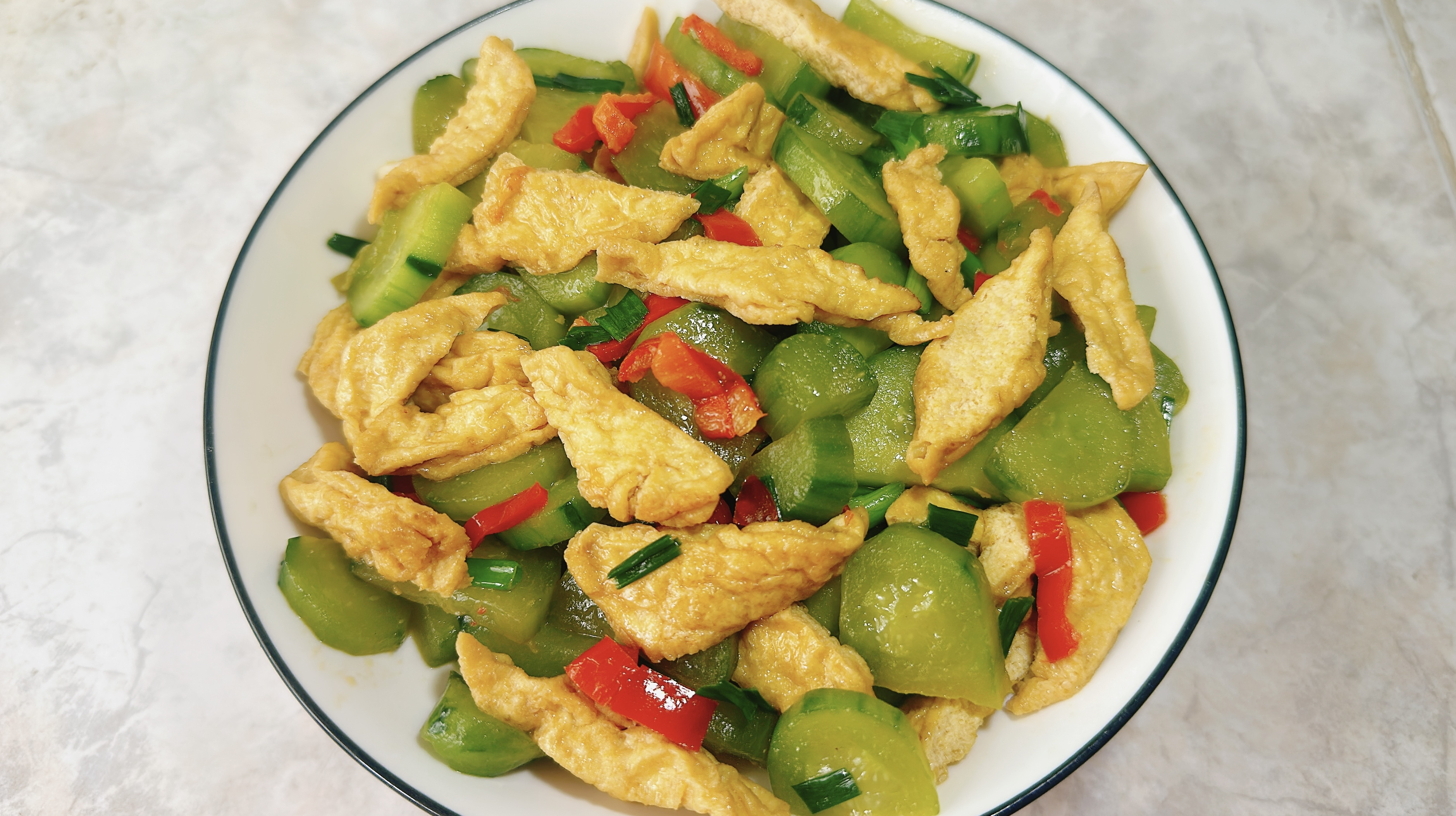 家常豆腐怎么做好吃?新搭配的黄瓜炒油豆腐~口感清脆超下饭!