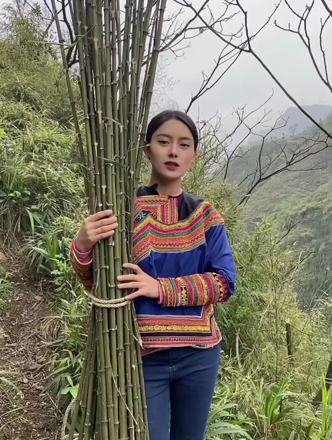 农村姑娘 山上图片