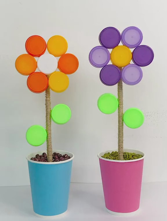 99瓶盖手工花教程来咯!猜猜纸杯里面装的是什么02-度小视