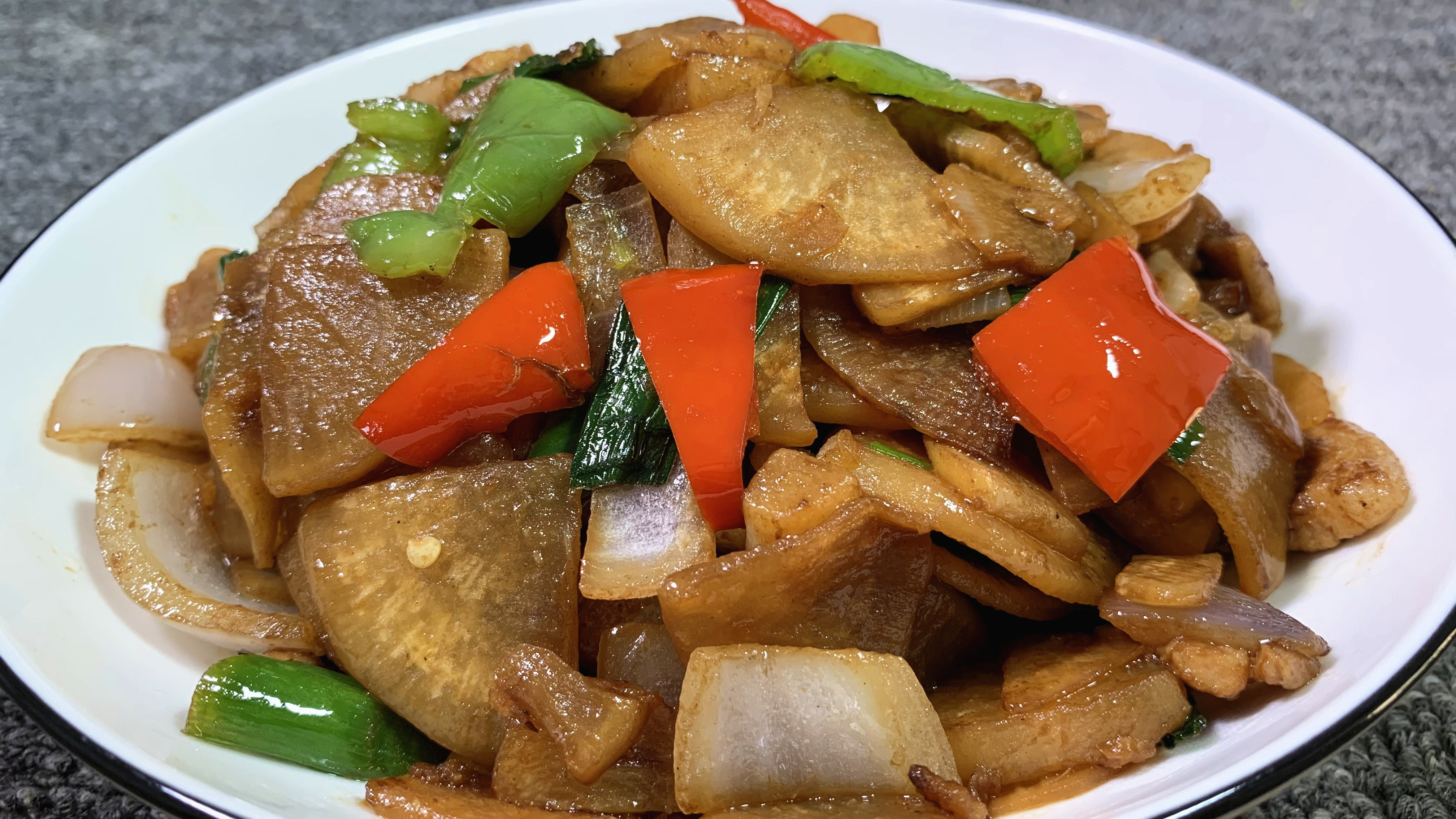 萝卜炒肉怎么做才好吃?学会这个做法,营养又下饭,次次都光盘