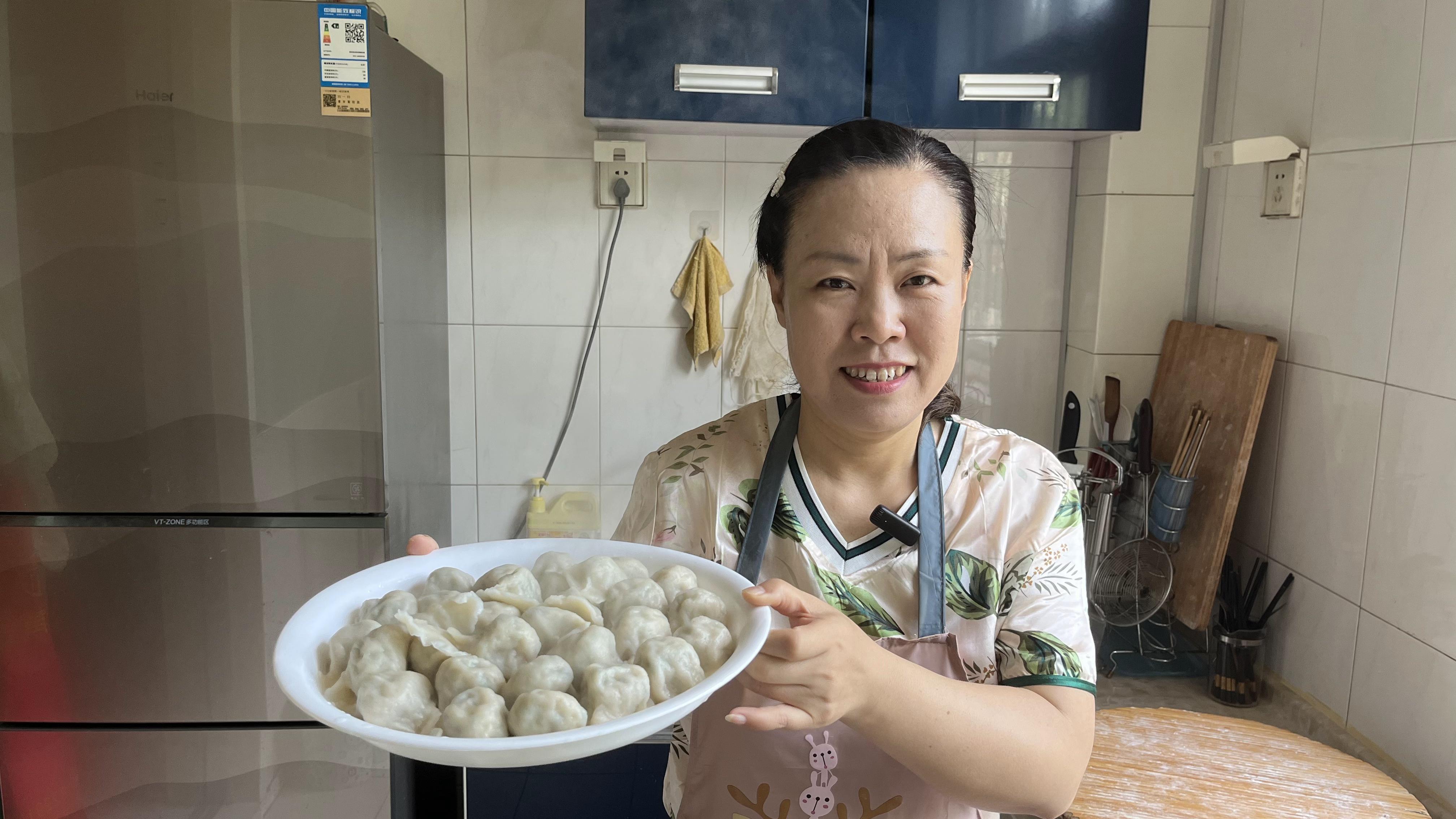 今天包了个圆鼓鼓的瓠瓜水饺,好吃到不想说话