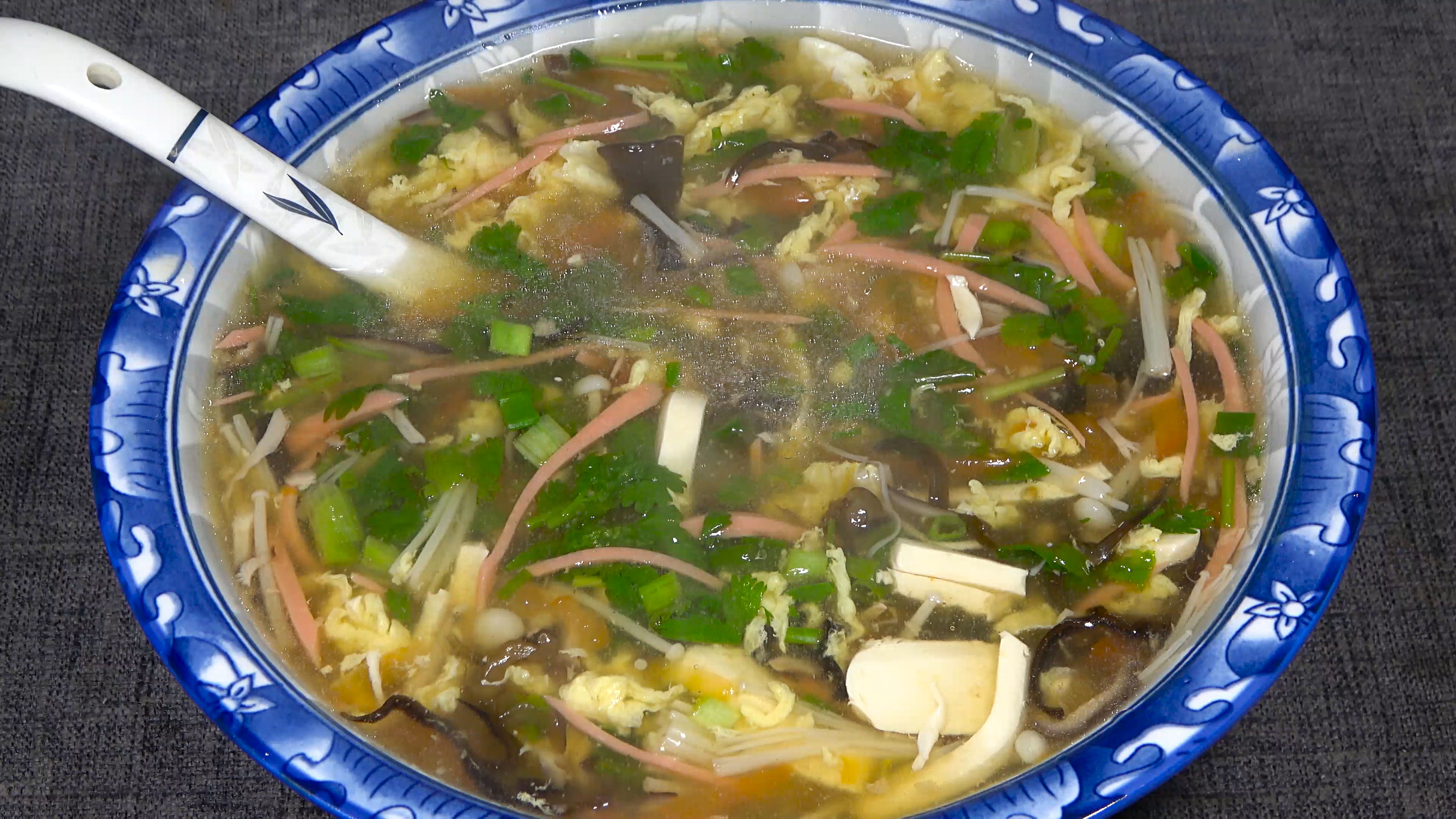 天冷要多喝这道豆腐汤，出锅汤鲜味美，天天喝都不腻，营养又开胃