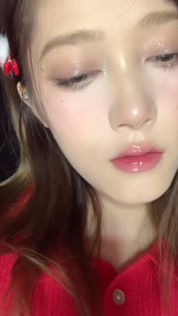 新年氛围感小猫眼妆 冬日清冷白茶妆