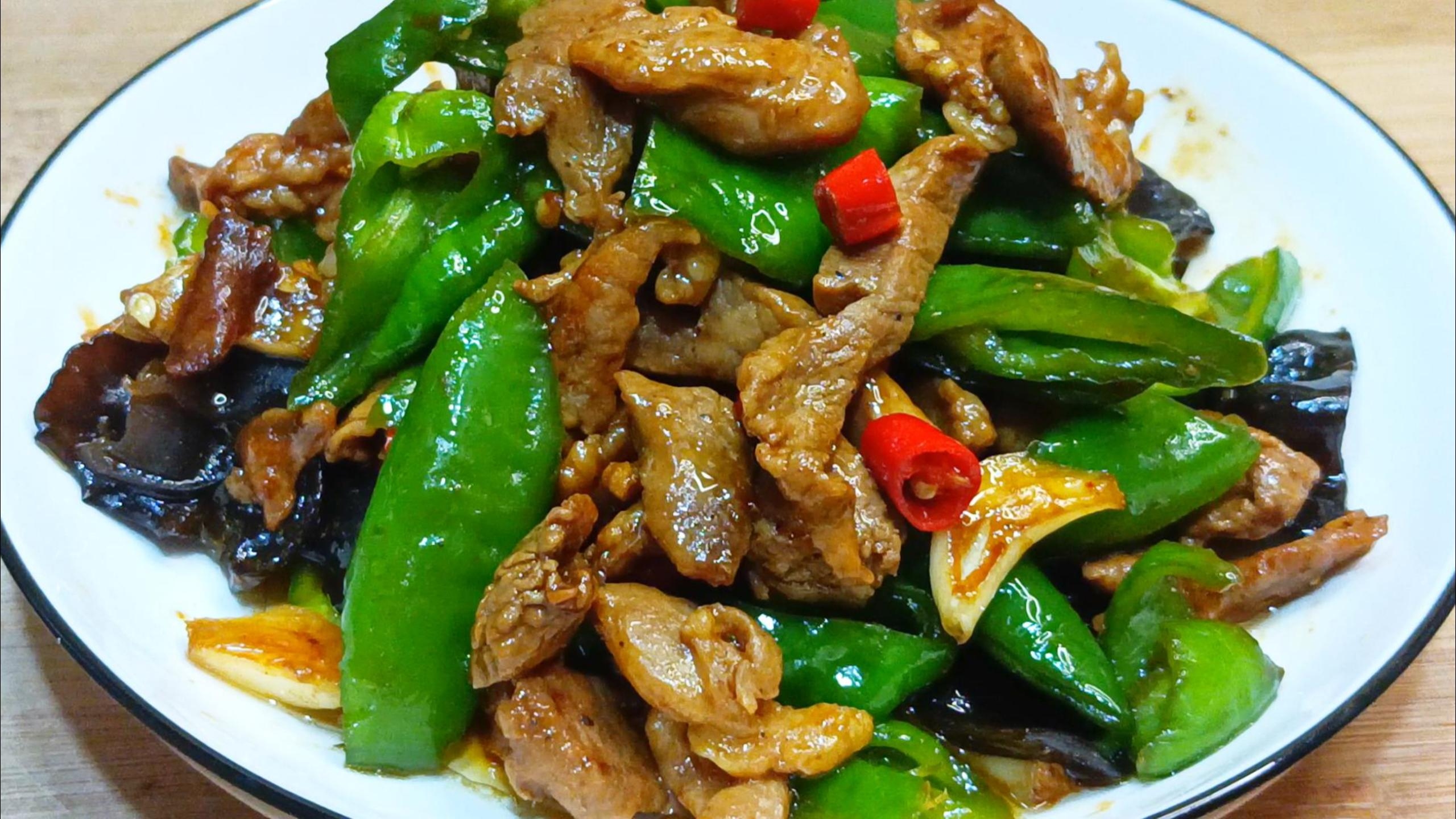 木耳青椒炒肉,肉鲜嫩不柴下酒下饭