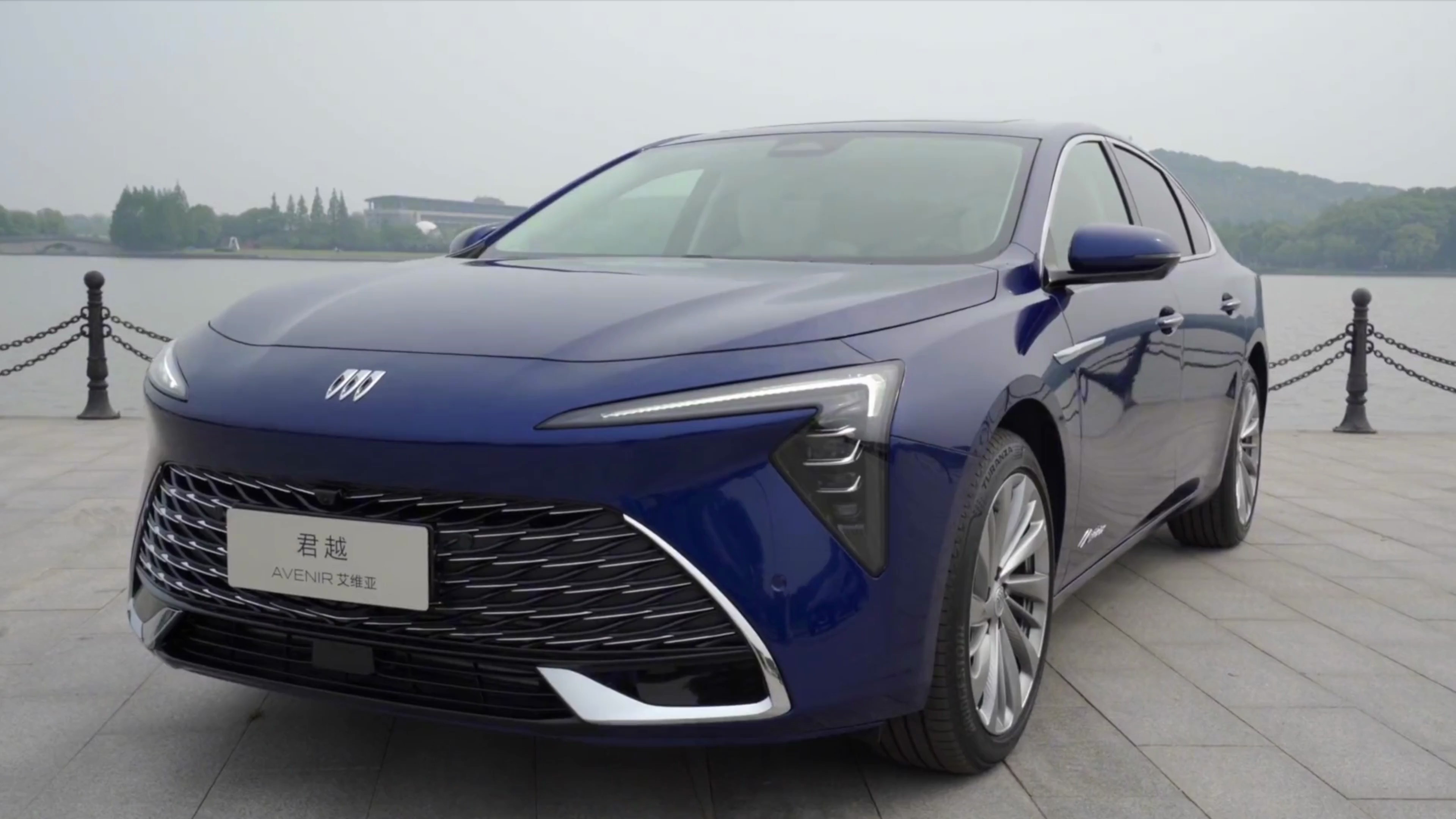 升级30英寸6K大屏!配2.0T+9AT+鲨鱼大嘴,全新一代别克君越亮相