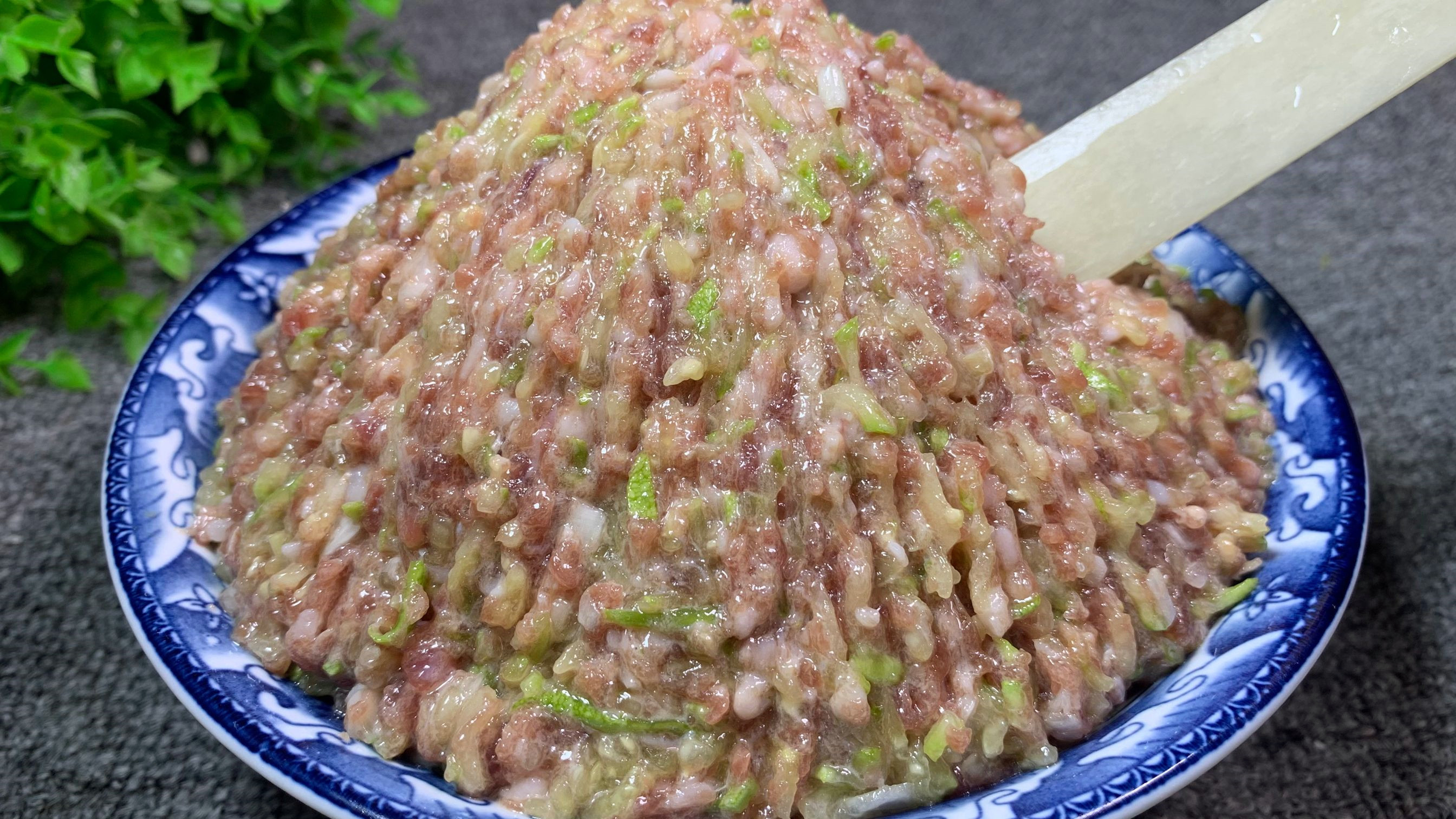 羊肉馅好吃有诀窍,教你饭店不外传的配方,鲜嫩多汁,不腥也不膻