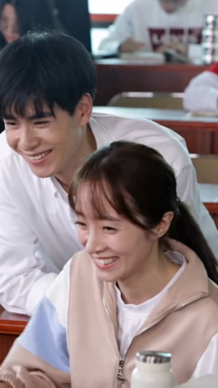 胡一天胡冰卿拍戏现场一对视就忍不住,谁知道是为什么啊