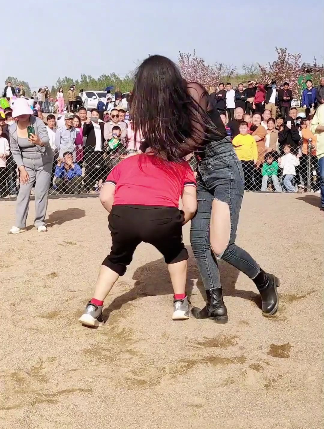 男女自由摔跤比赛