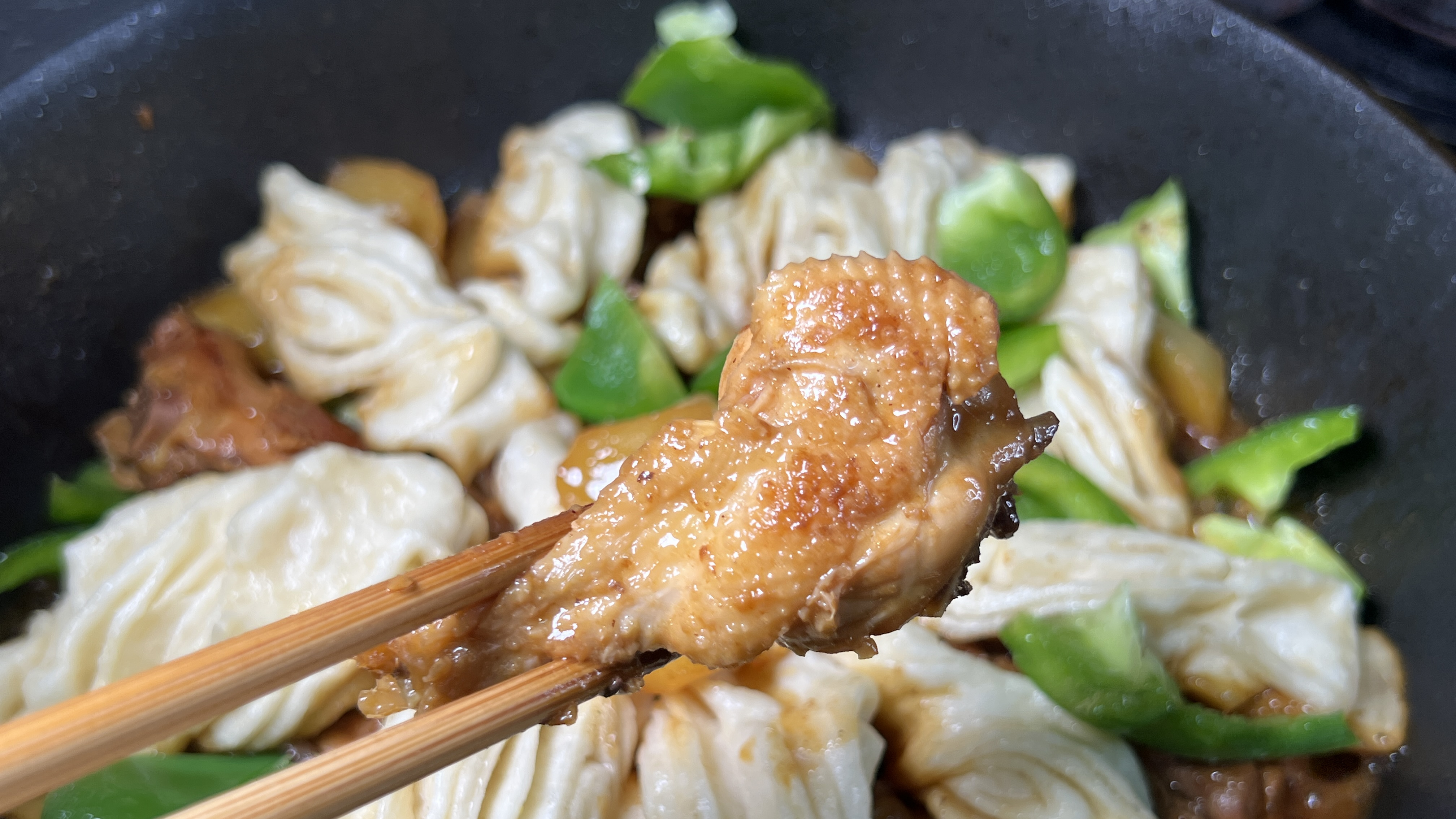 想吃地锅鸡在家也能做,花卷蓬松柔软,鸡块软烂入味,汤汁能泡饭