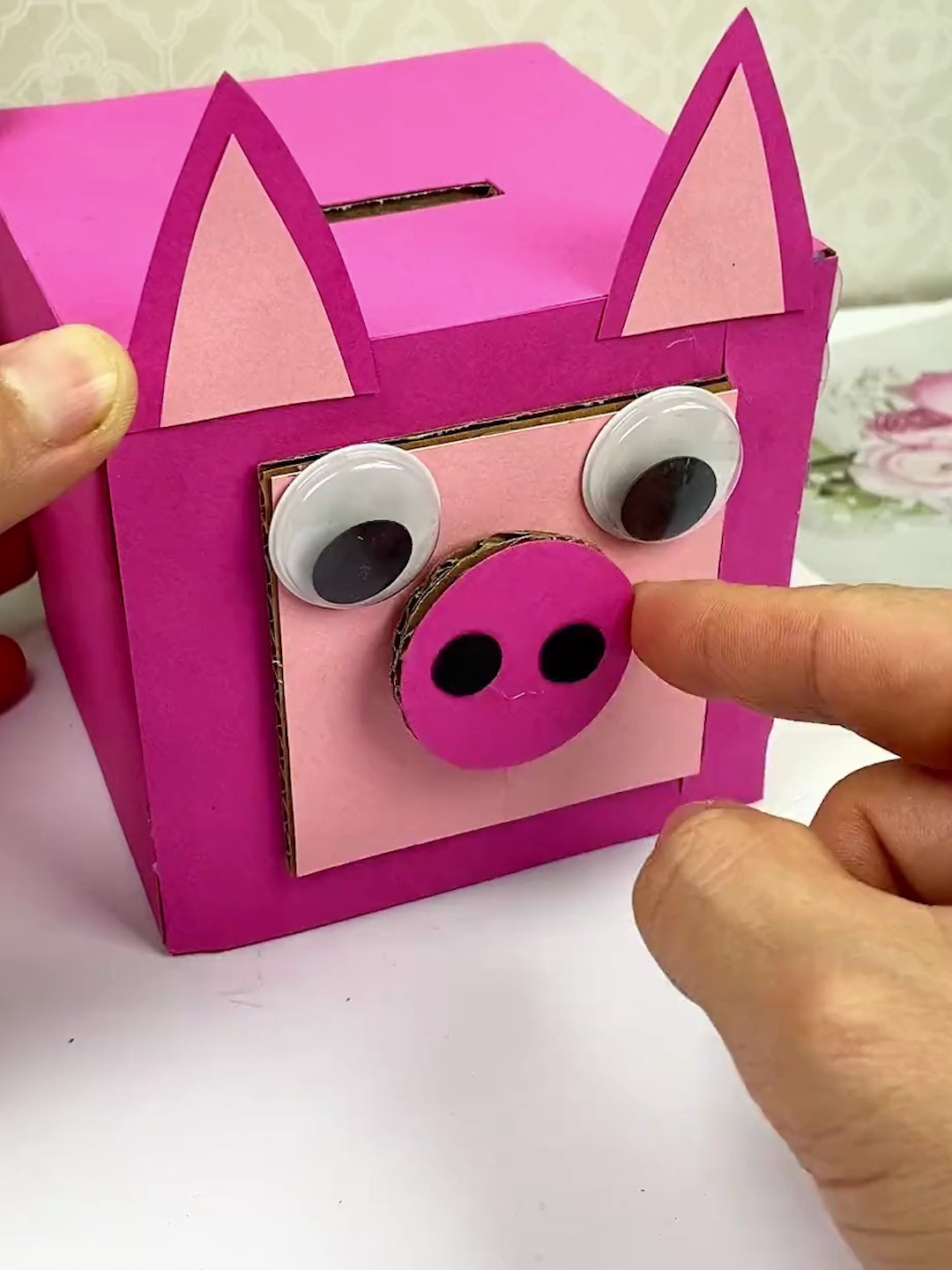 快递纸箱不要丢,教大家来制作一个小猪存钱罐!非常简单!