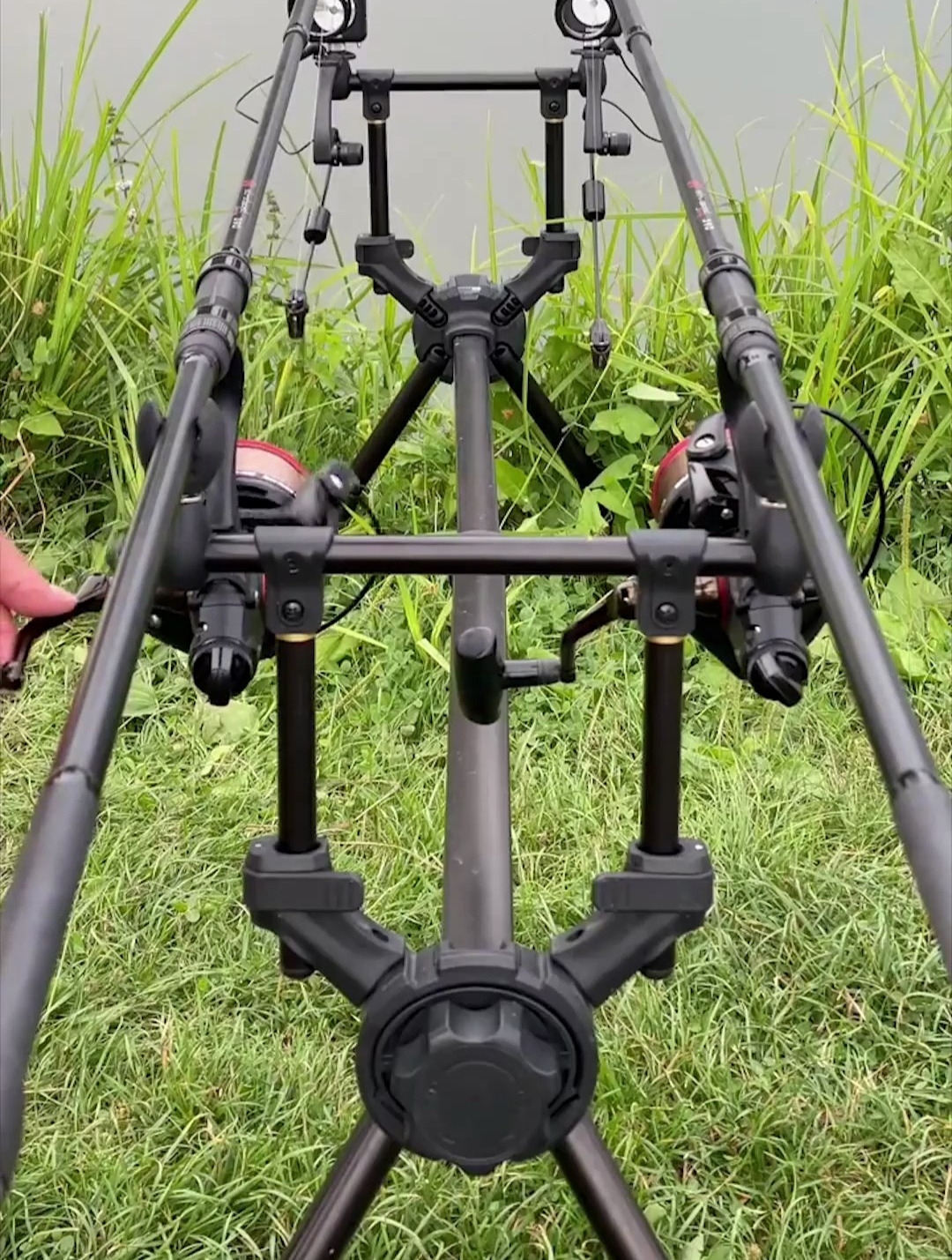 表哥钓鱼黑科技已经就位,这满满的科技感,不钓百斤都对不起这杆