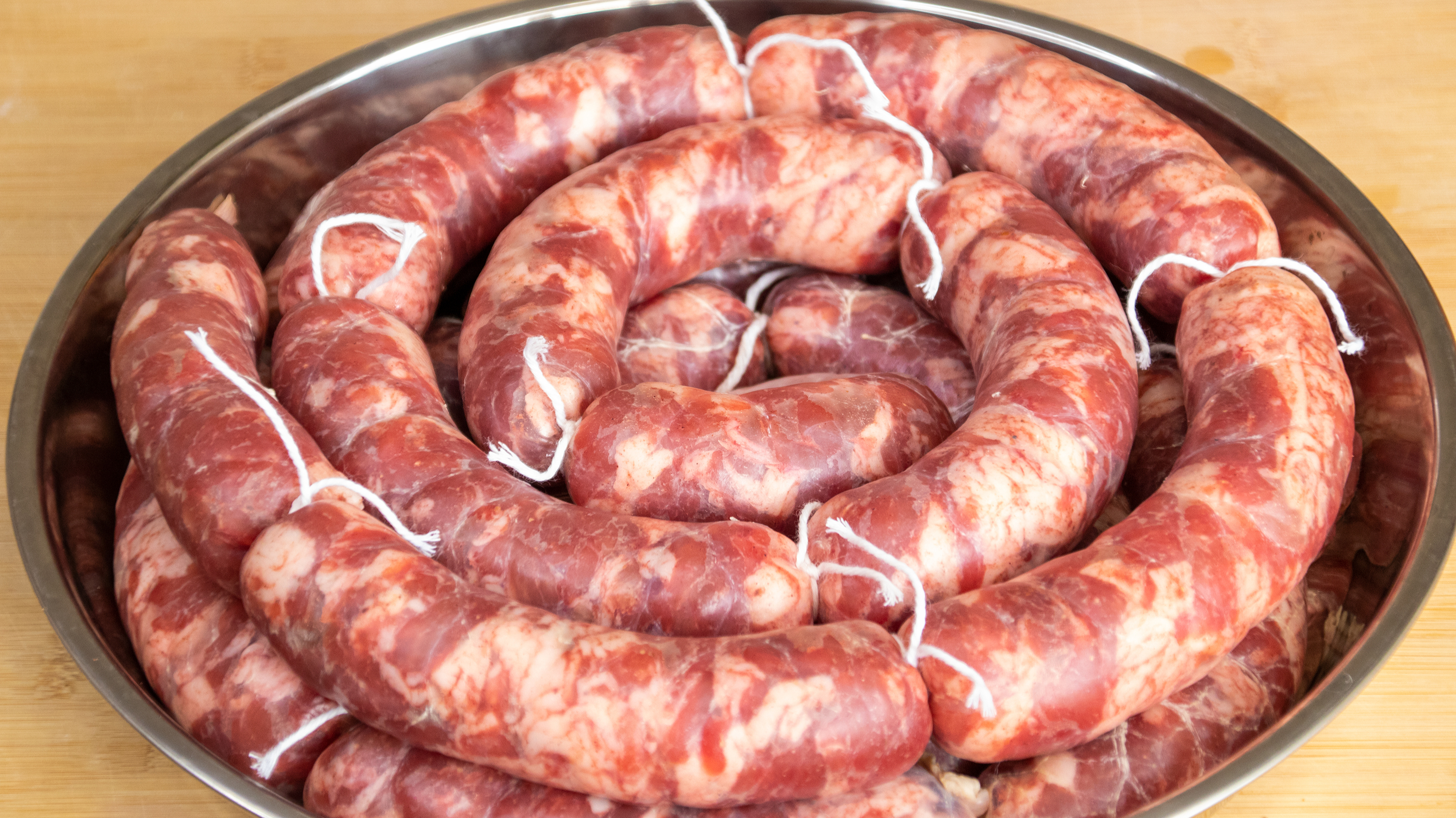 过年了，手工自制五香腊肠，教你秘制配料，配方比例详细，快收藏