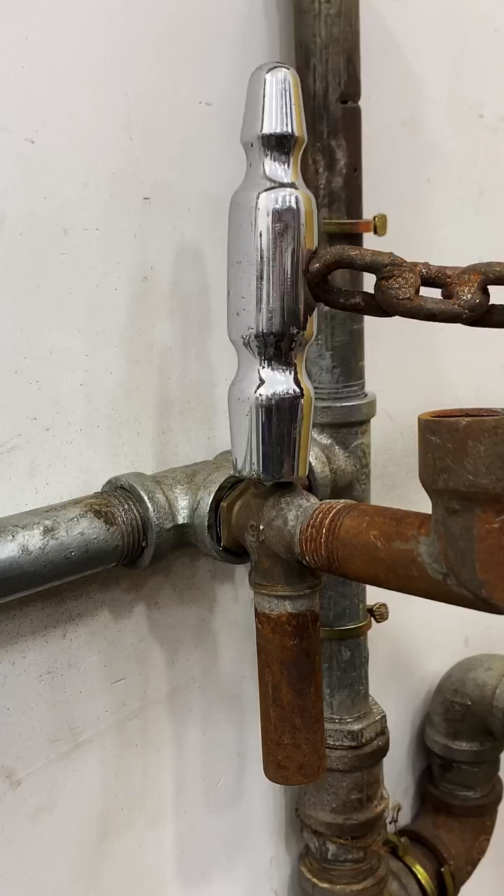 家里水管生锈漏水不用花钱修,教你一招,轻松解决,我天!真实用-度小视