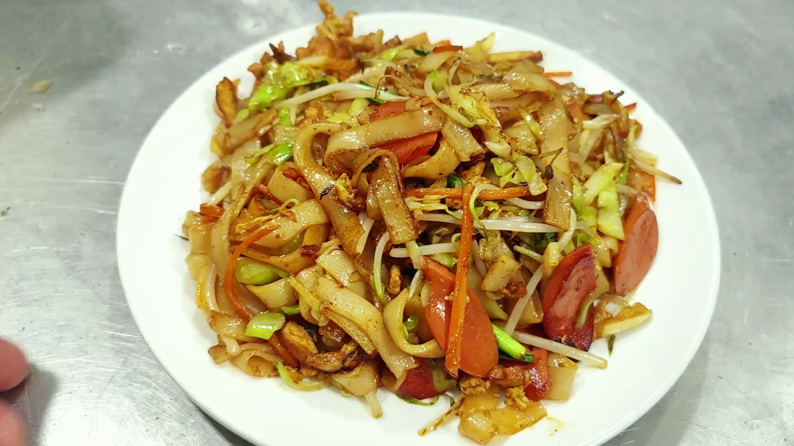 小吃店专业炒河粉的技术教程,靠秘制酱料火爆了16年,日挣1000元