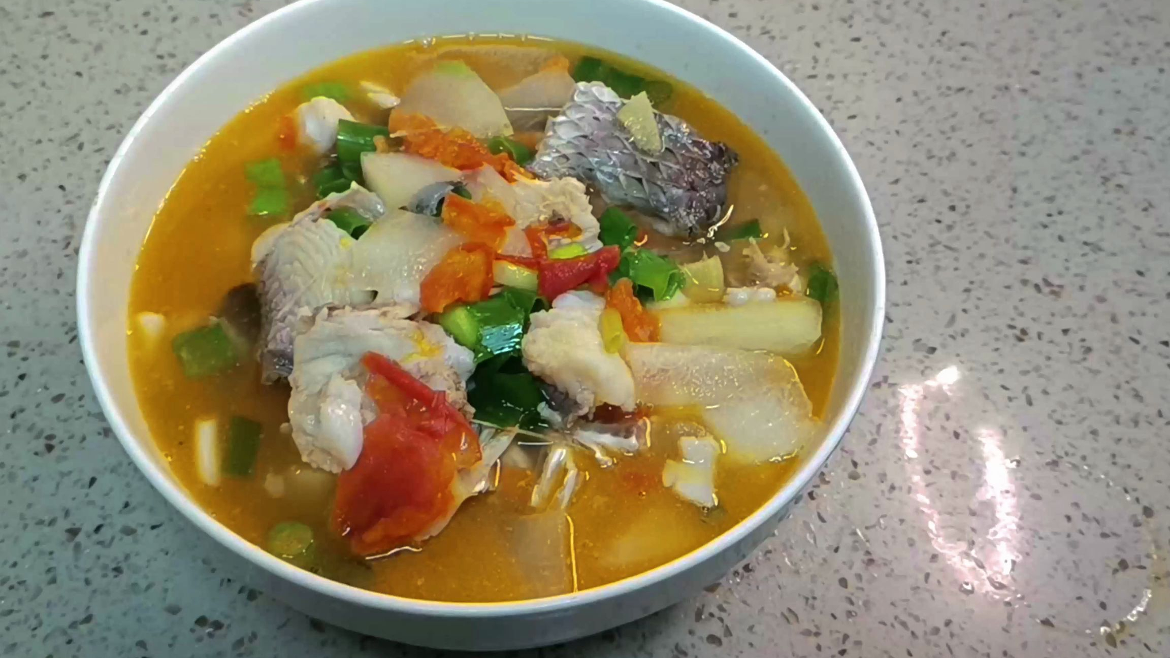 酸爽开胃,好吃有营养的番茄酸汤鱼_调整宽高