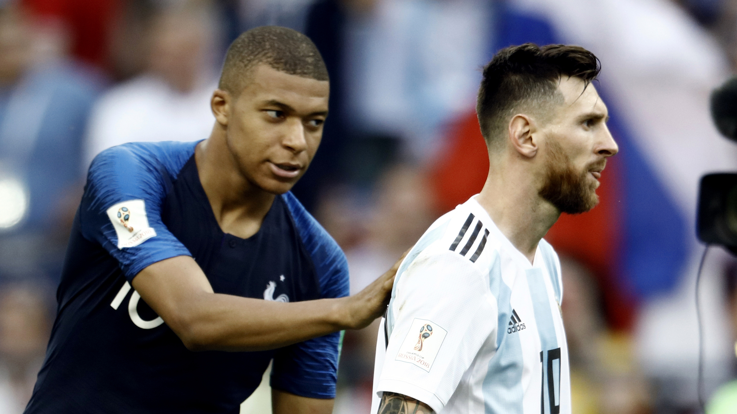 法国队3人病倒!李毅暗讽高卢雄鸡:打法局限,姆巴佩不如梅西