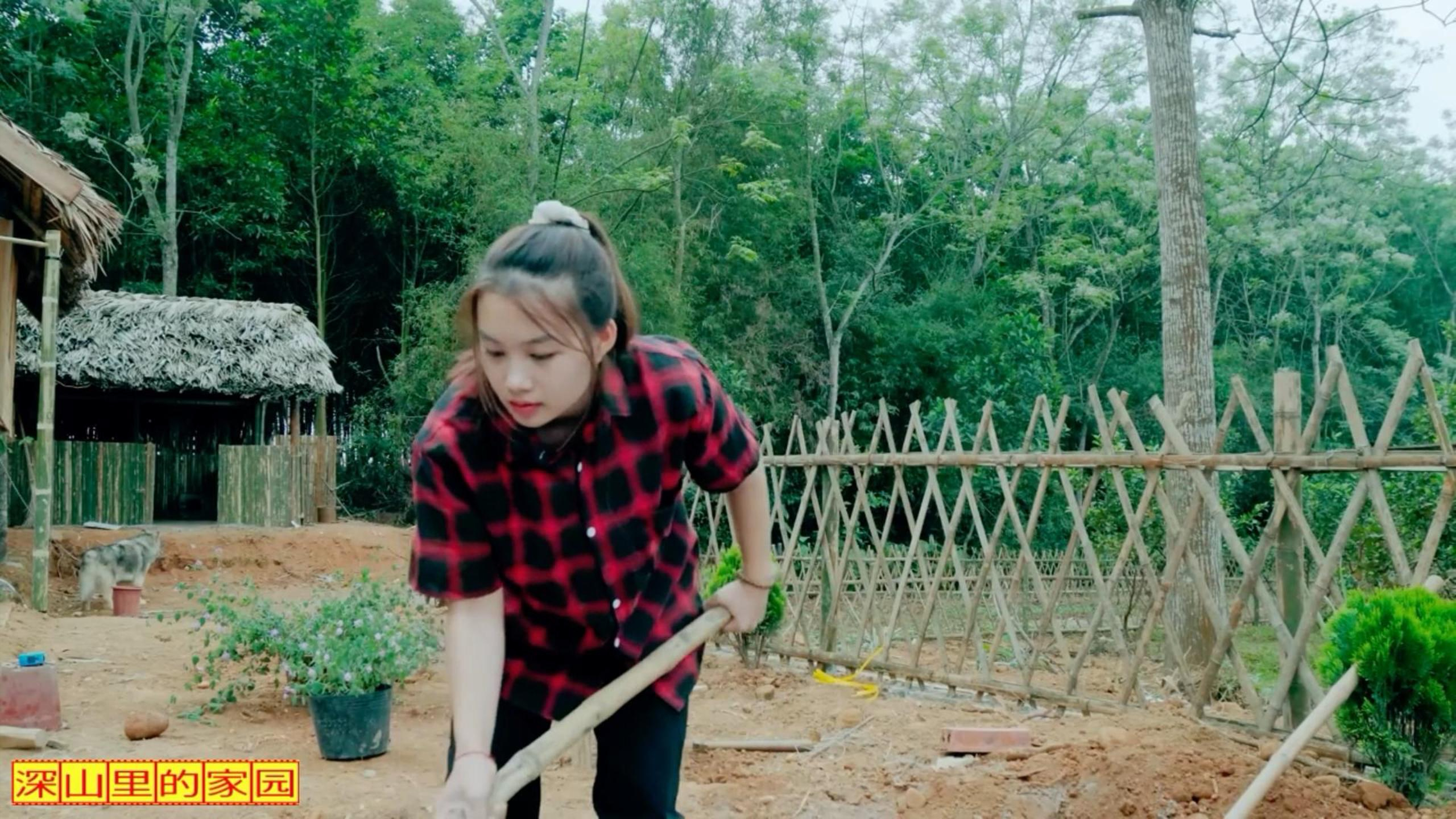 在庭院一角,动工修建鱼池!这样的生活,你不羡慕吗?