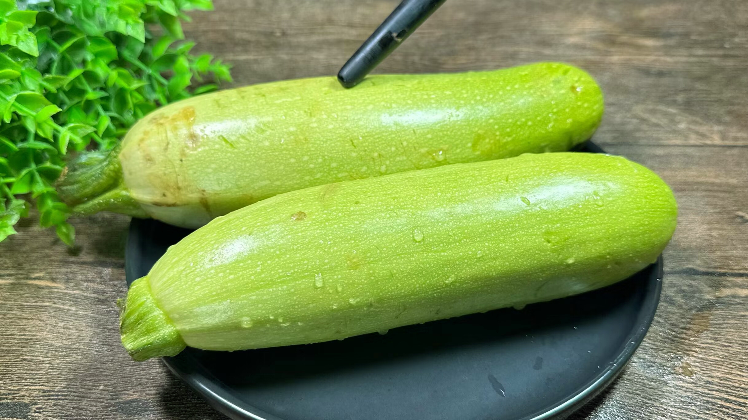炒西葫芦时,很多人第一步就错了,教你饭店技巧,清脆爽口又下饭